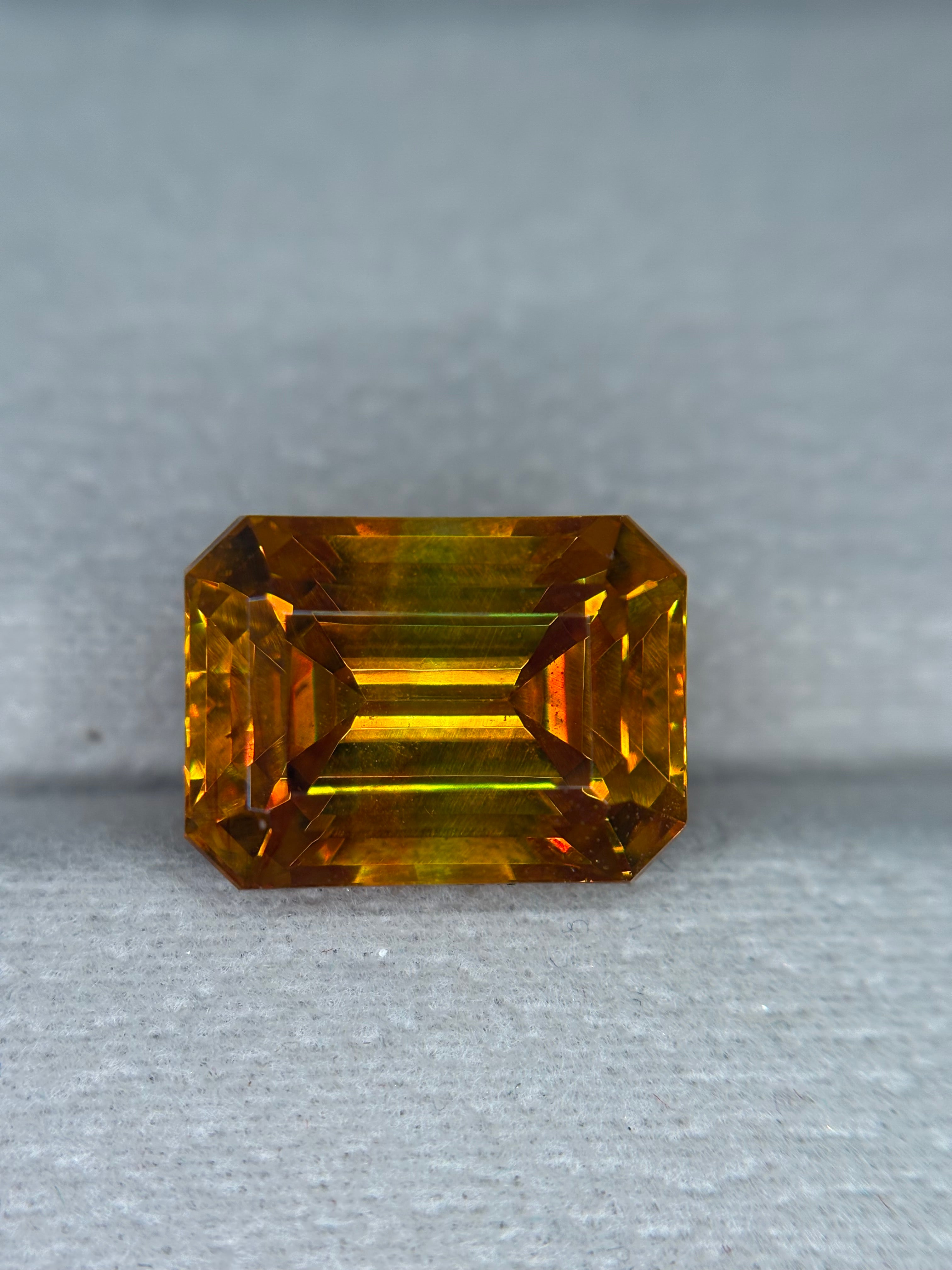 10.95ct Sphalerite Spain (45.92 box) THAIC0363