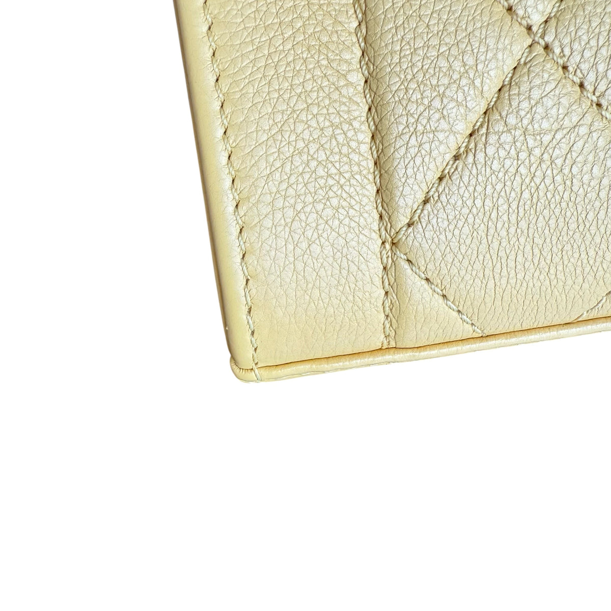 Luxury Evermore Chanel Label Click Small bag corner detail in yellow quilted grained calfskin leather