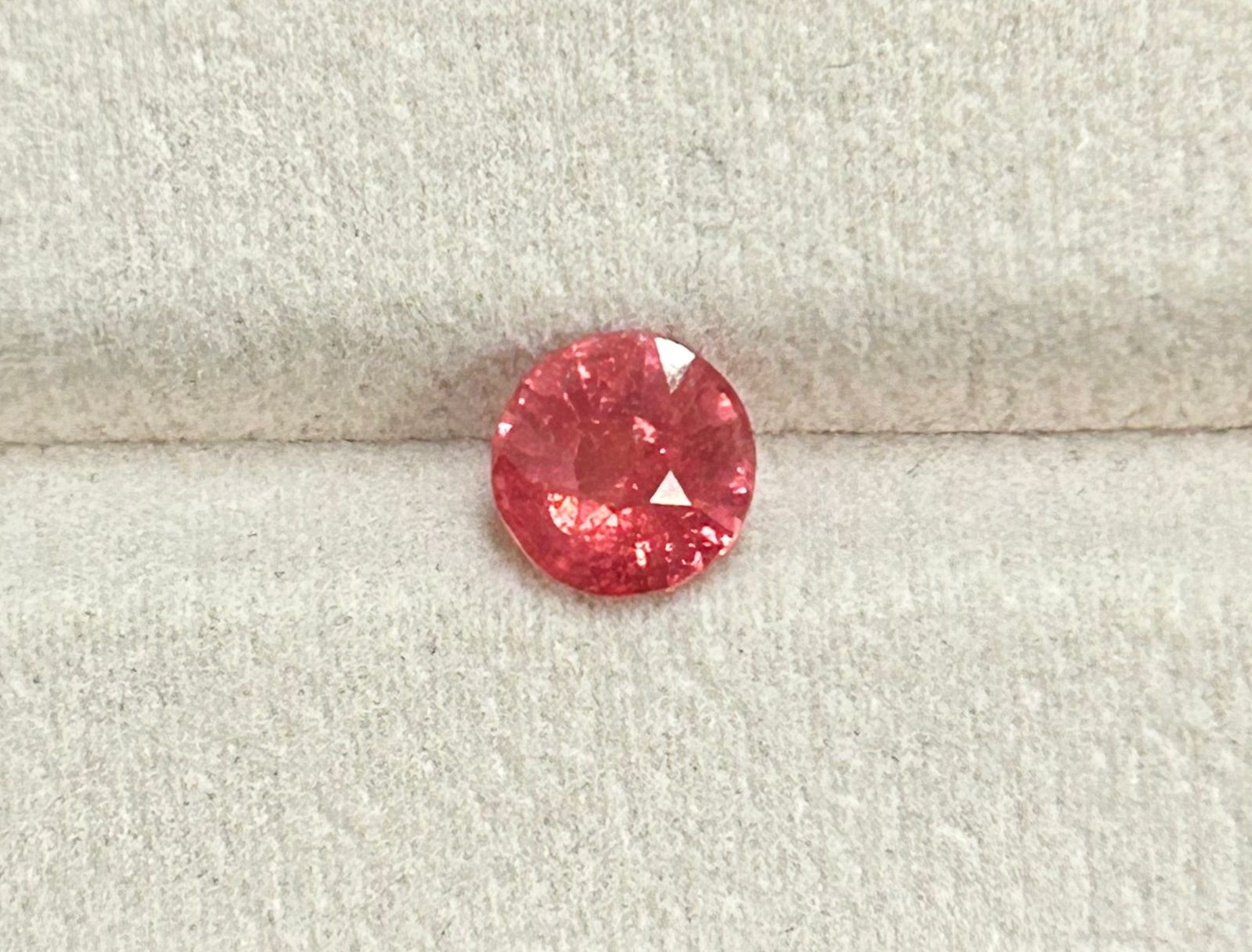 1.79 ct Spinel Mahenge with certificate Round 7.15mm DXBCD1261