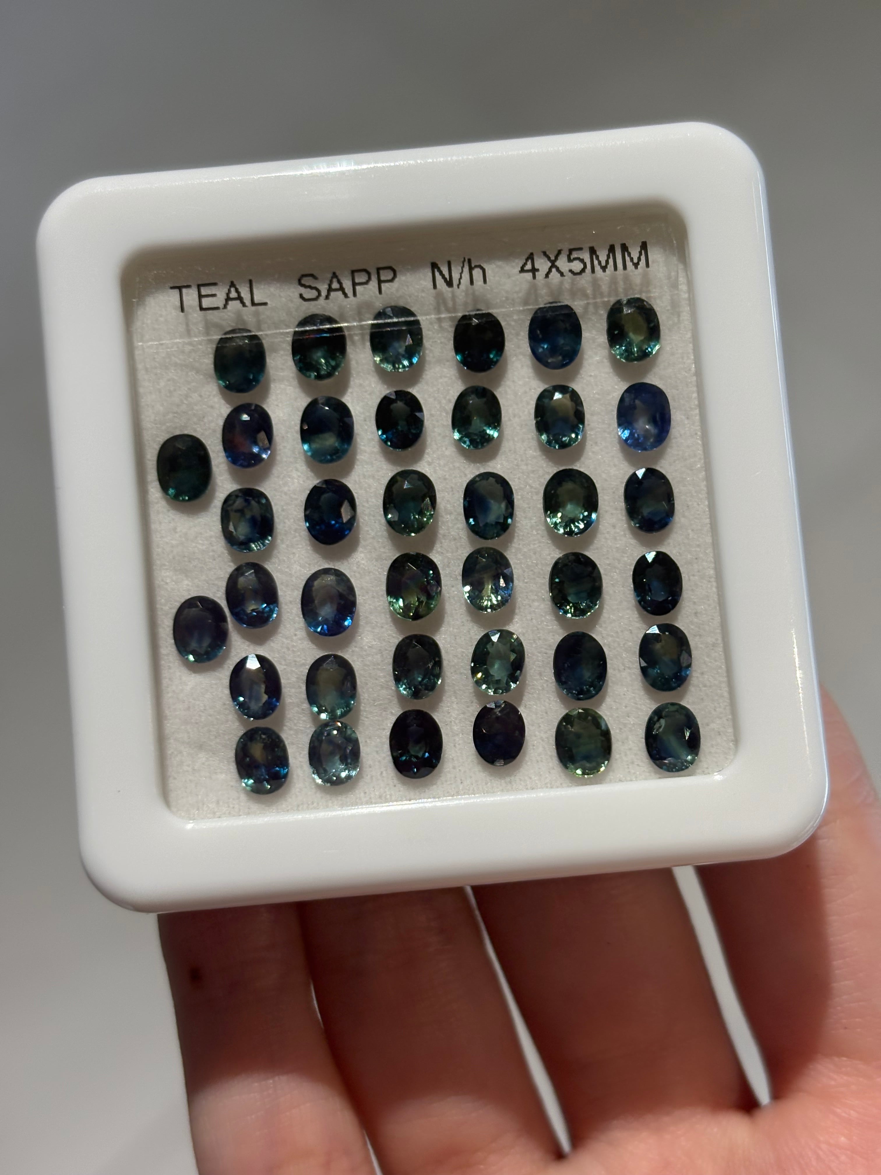 17.00ct Teal Unheated Sapphires Lot Ovals DXBCS2540