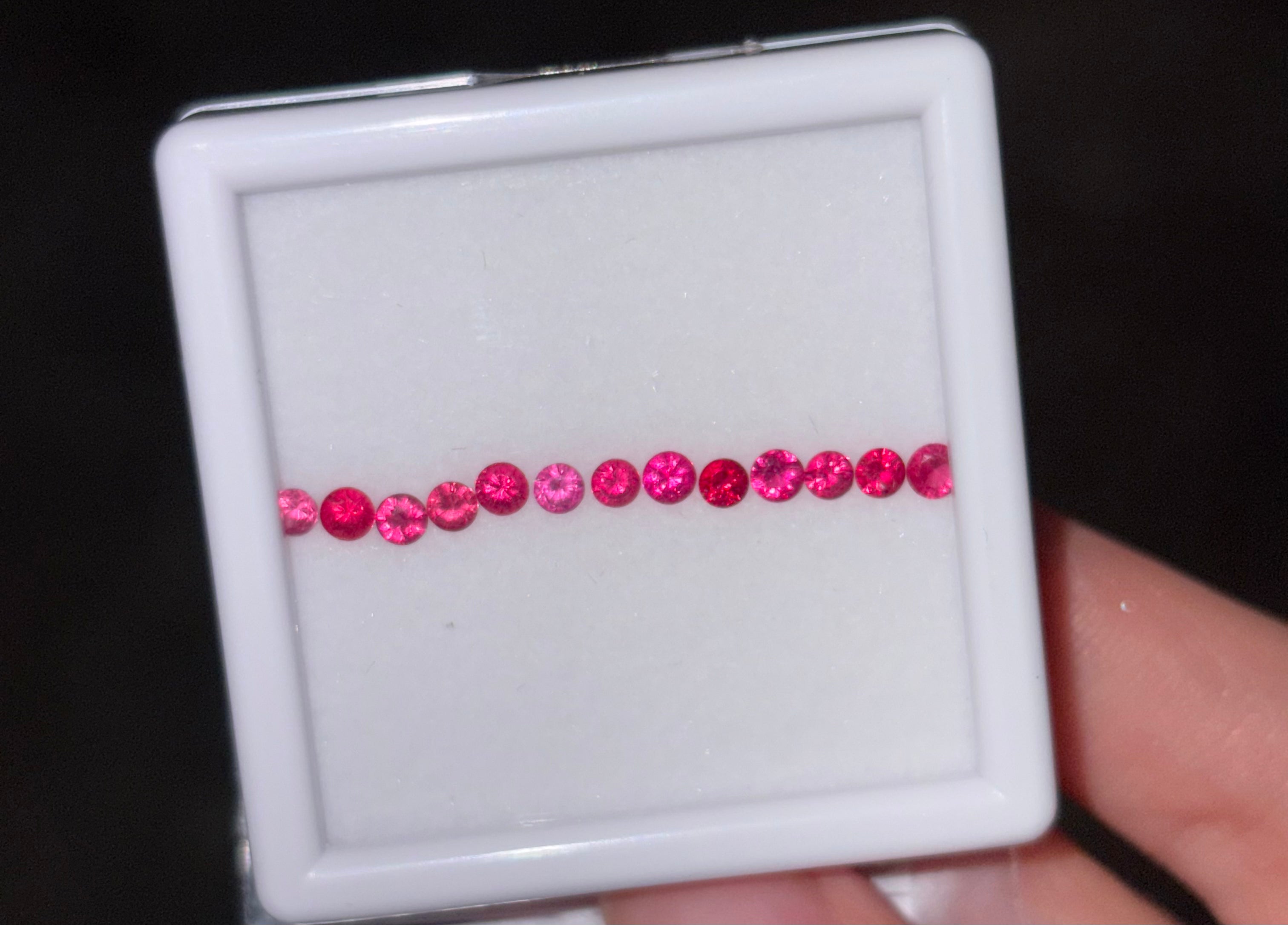 1.00ct Jedi Spinel Melee Set 2.6 MM DXBCS6339