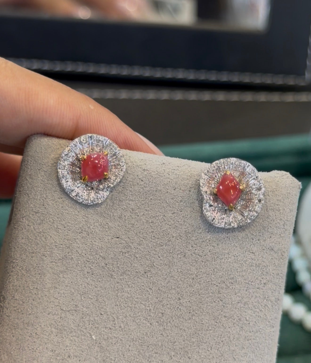 Conch Pearl Lotus Studs 1.30ct D0.41ct 18K JJC9978