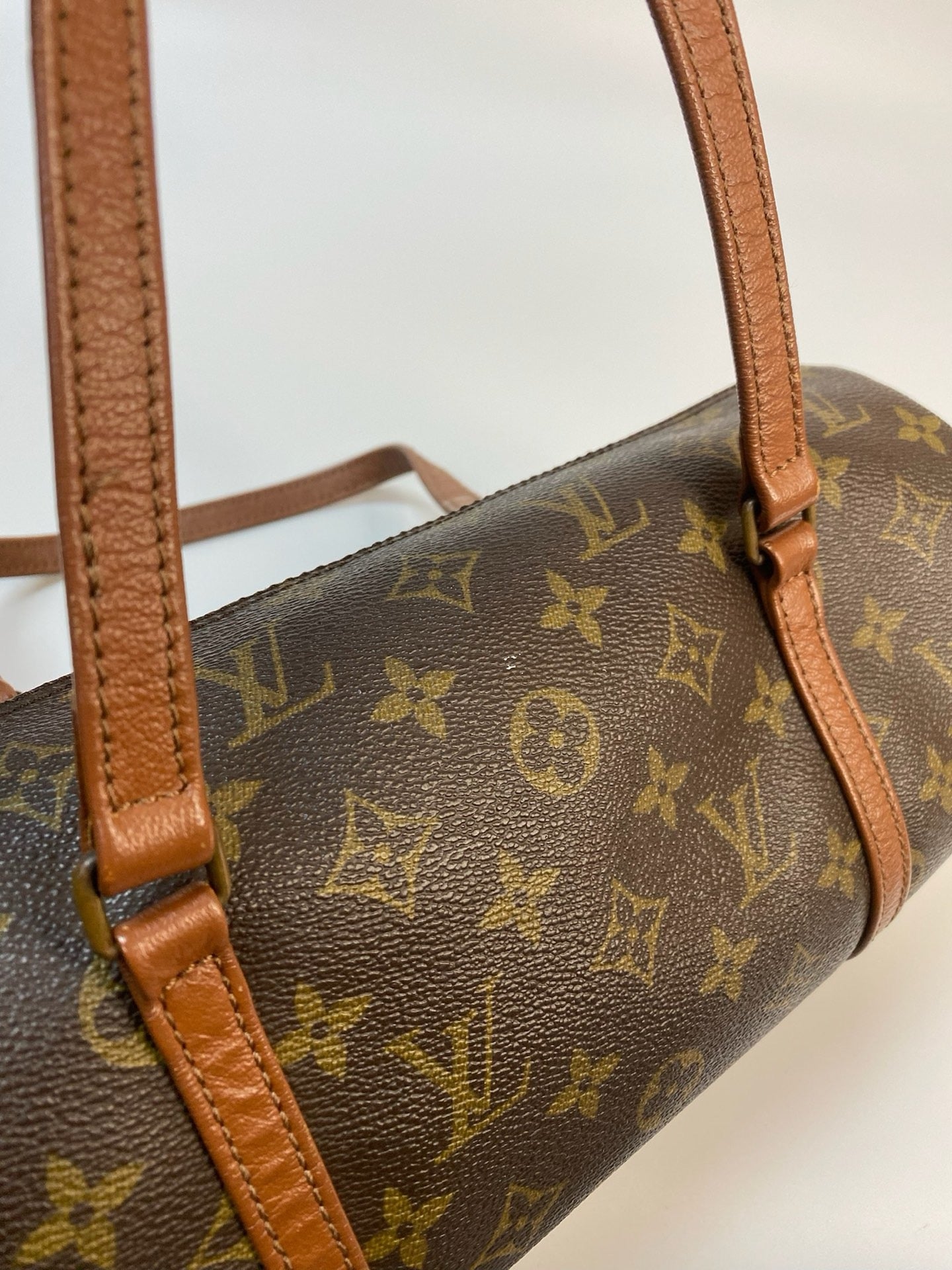 Louis Vuitton Papillon 26 monogram canvas handbag detail