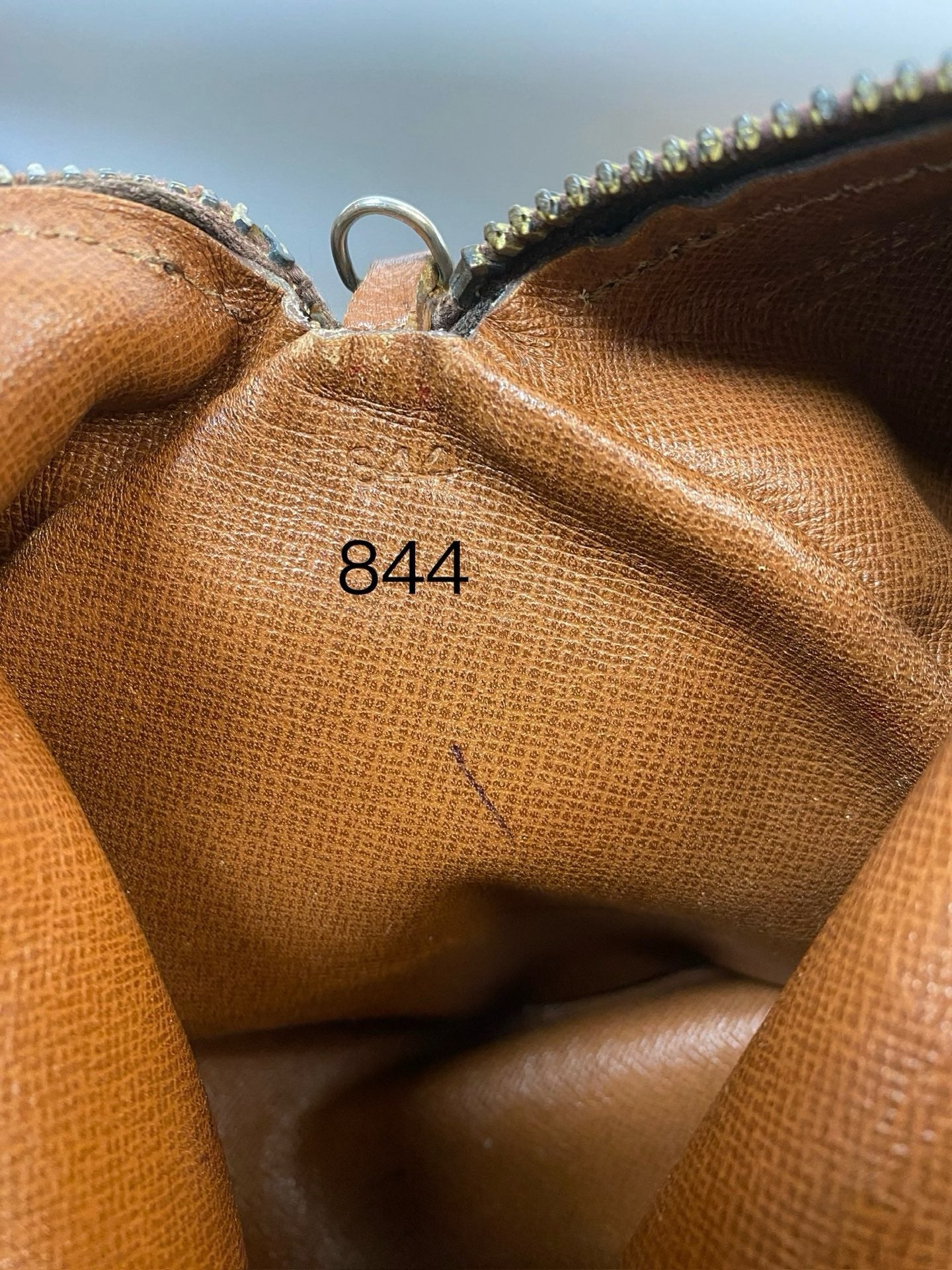 Louis Vuitton Papillon 26 monogram canvas handbag detail