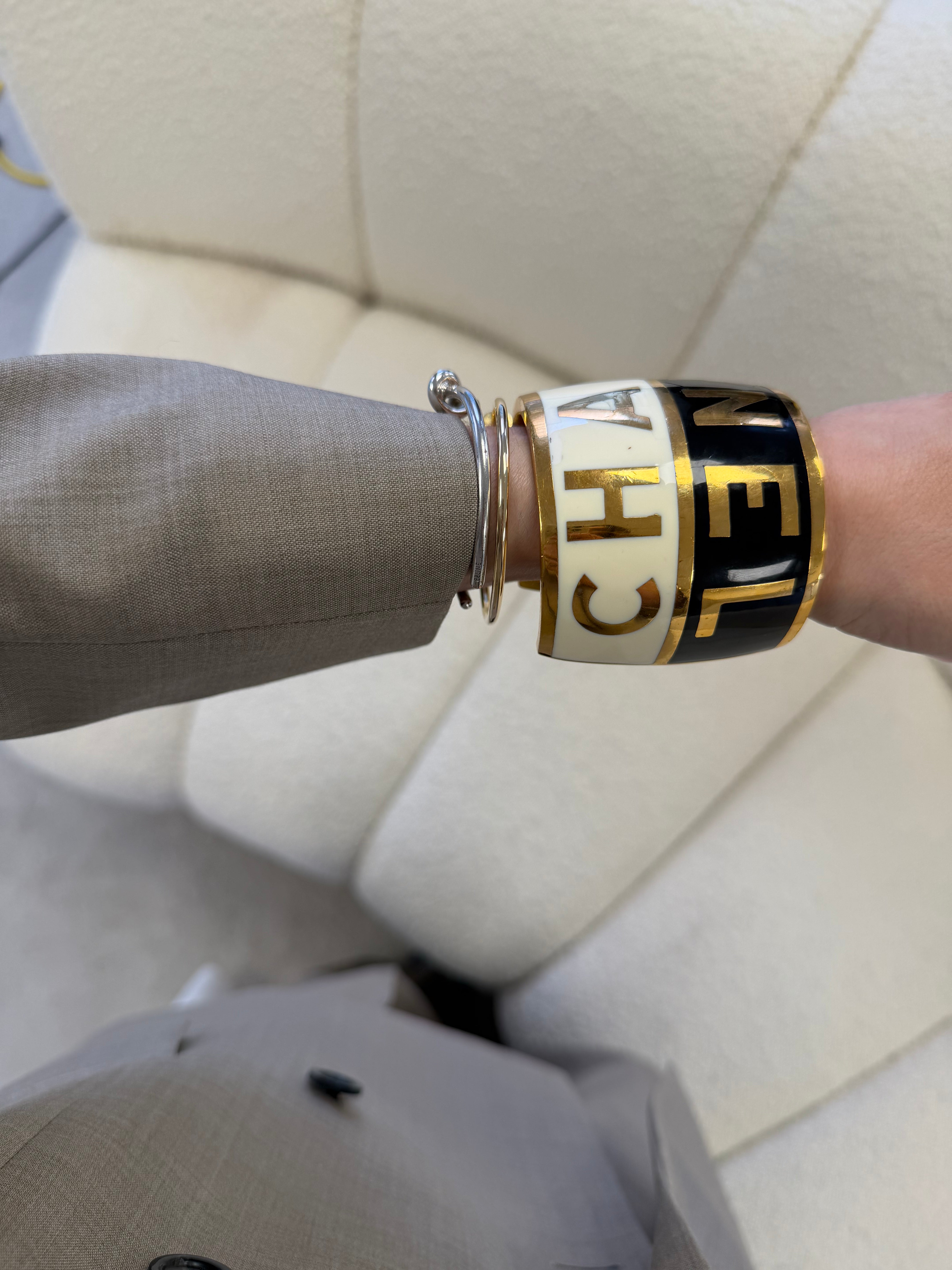Chanel cuff white black - APC0083