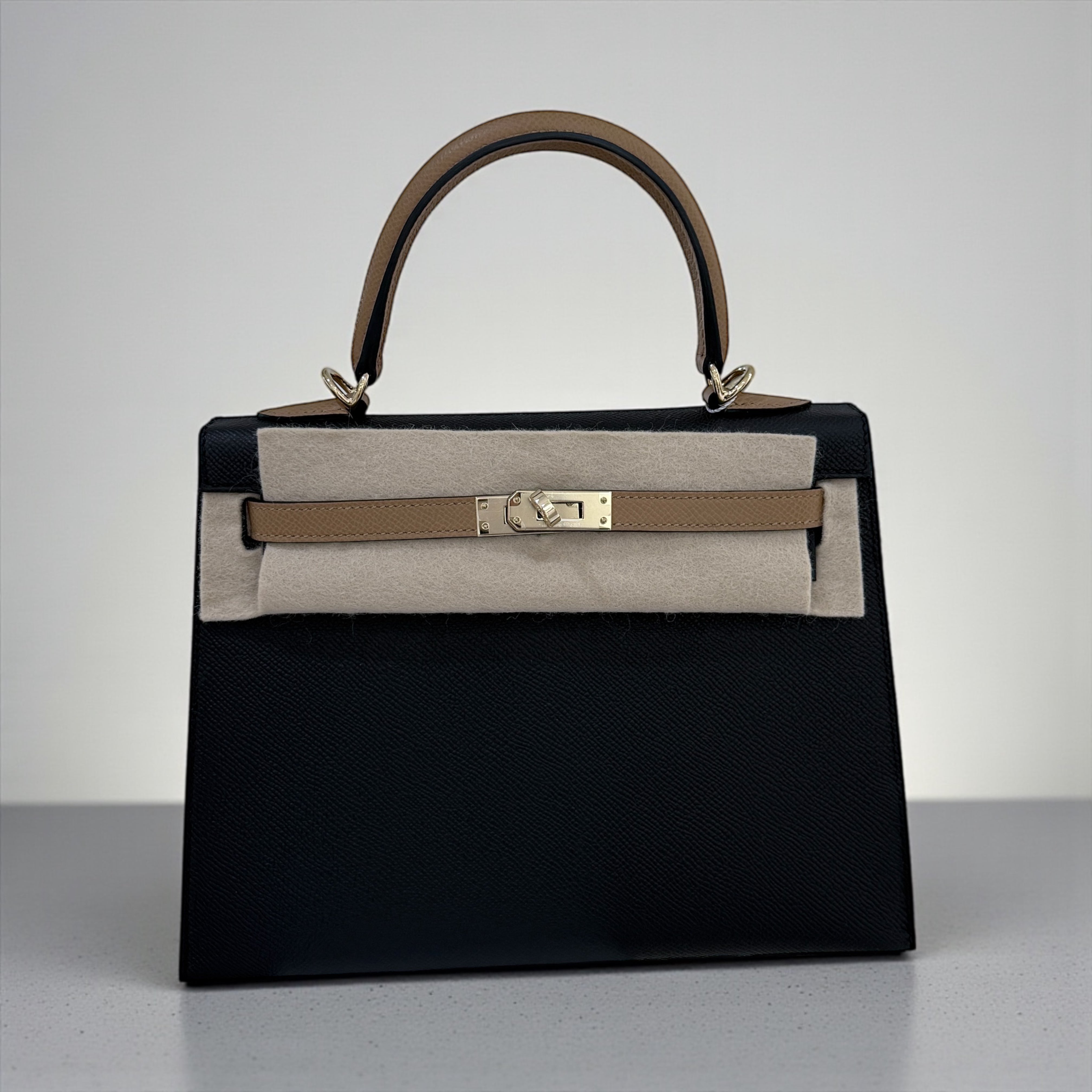 Hermes Kelly 25 HSS Sellier Black / Biscuit Epsom GHW #K - Preloved SKC8287M