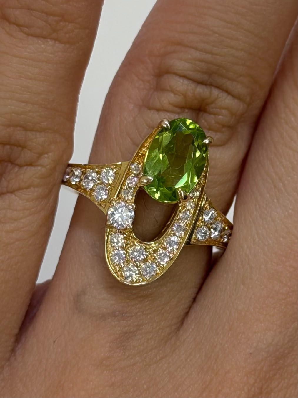Peridot Ring 1.83 + D0.5 in 18K (HPC833) JJC1407