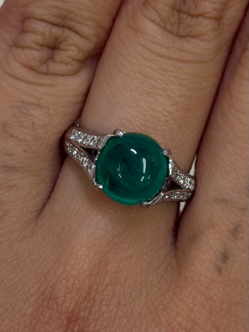 Emerald Ring 3.88 (CGL) + D0.3 in Pt900 (JJ10882) JJC1401