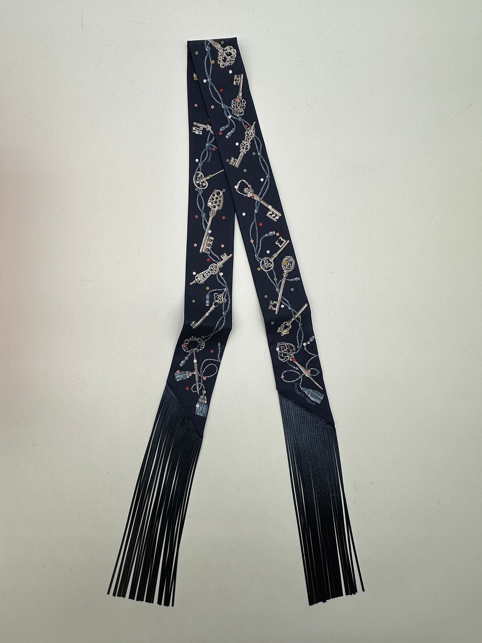 Hermès "Les Cles a Pois" leather fringes Twilly Bleu marine/Gris Argent/Multicolour PCA1035