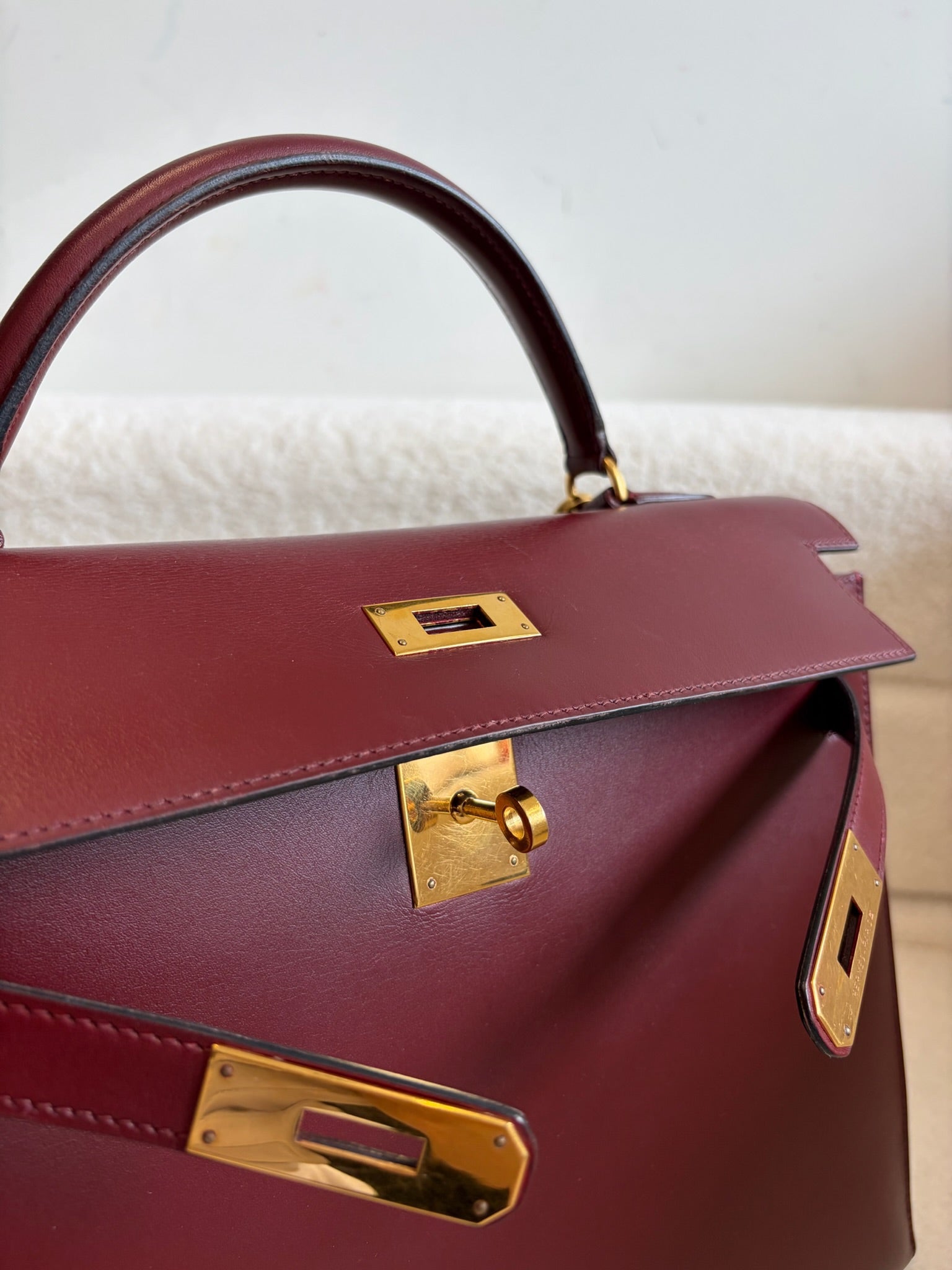 Hermès Kelly 32 Bordeaux GHW-