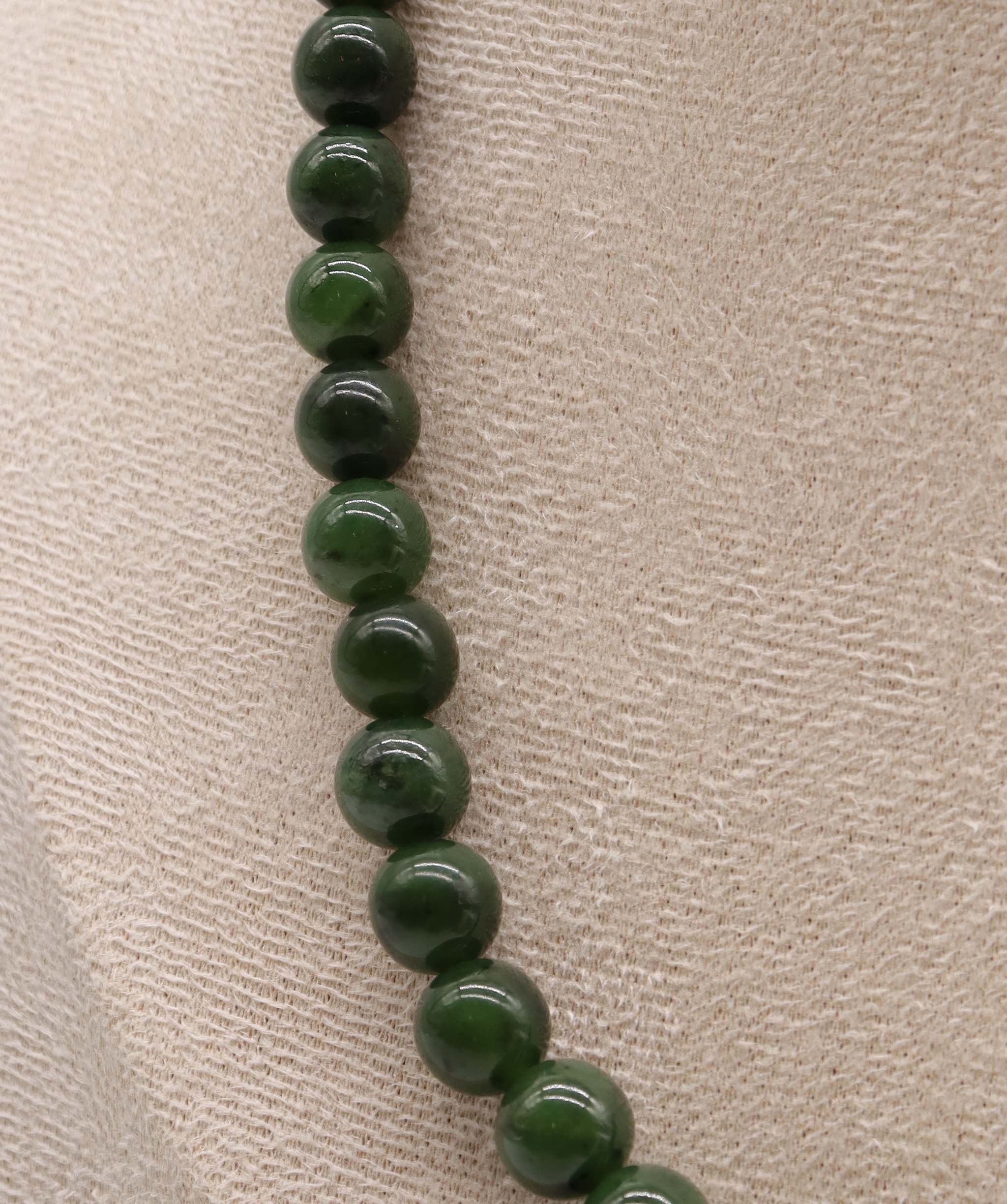 240ct Natural Siberian Green Jade Necklace D8mm-9.4mm DXBCS2225