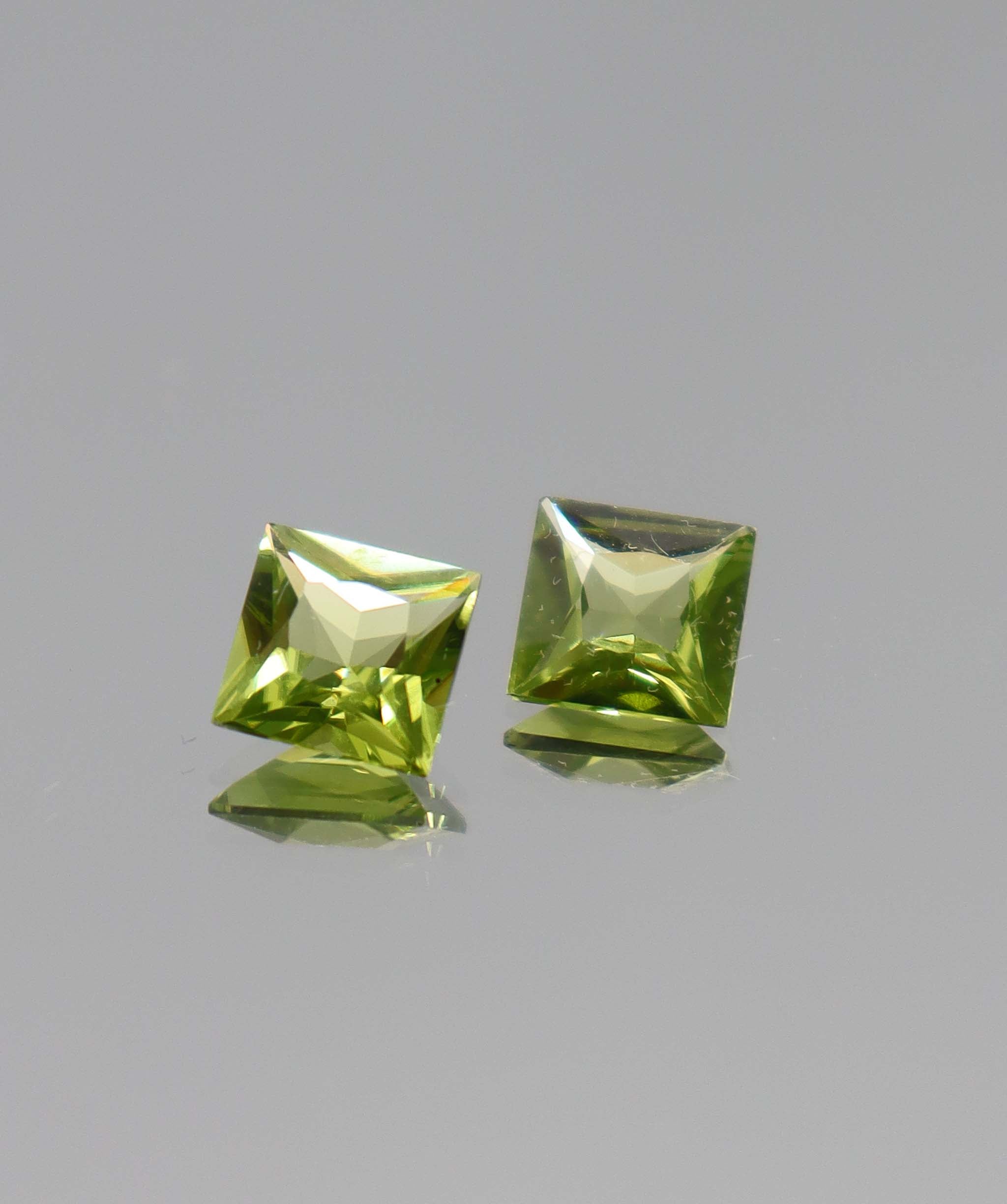 2.76ct Peridot PAIR Princess DXBCS0072