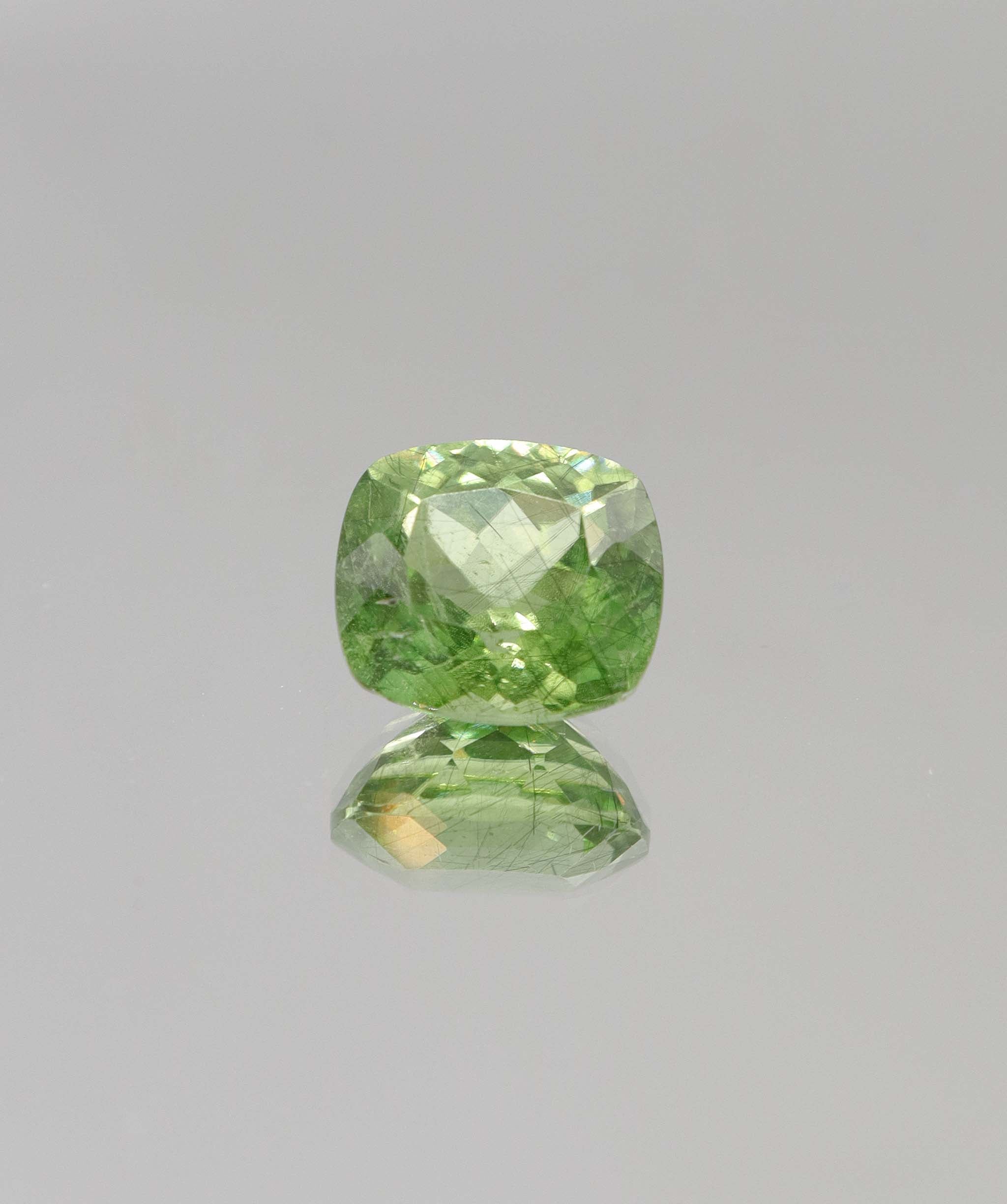 9.5ct Peridot Heart DXBCD2171