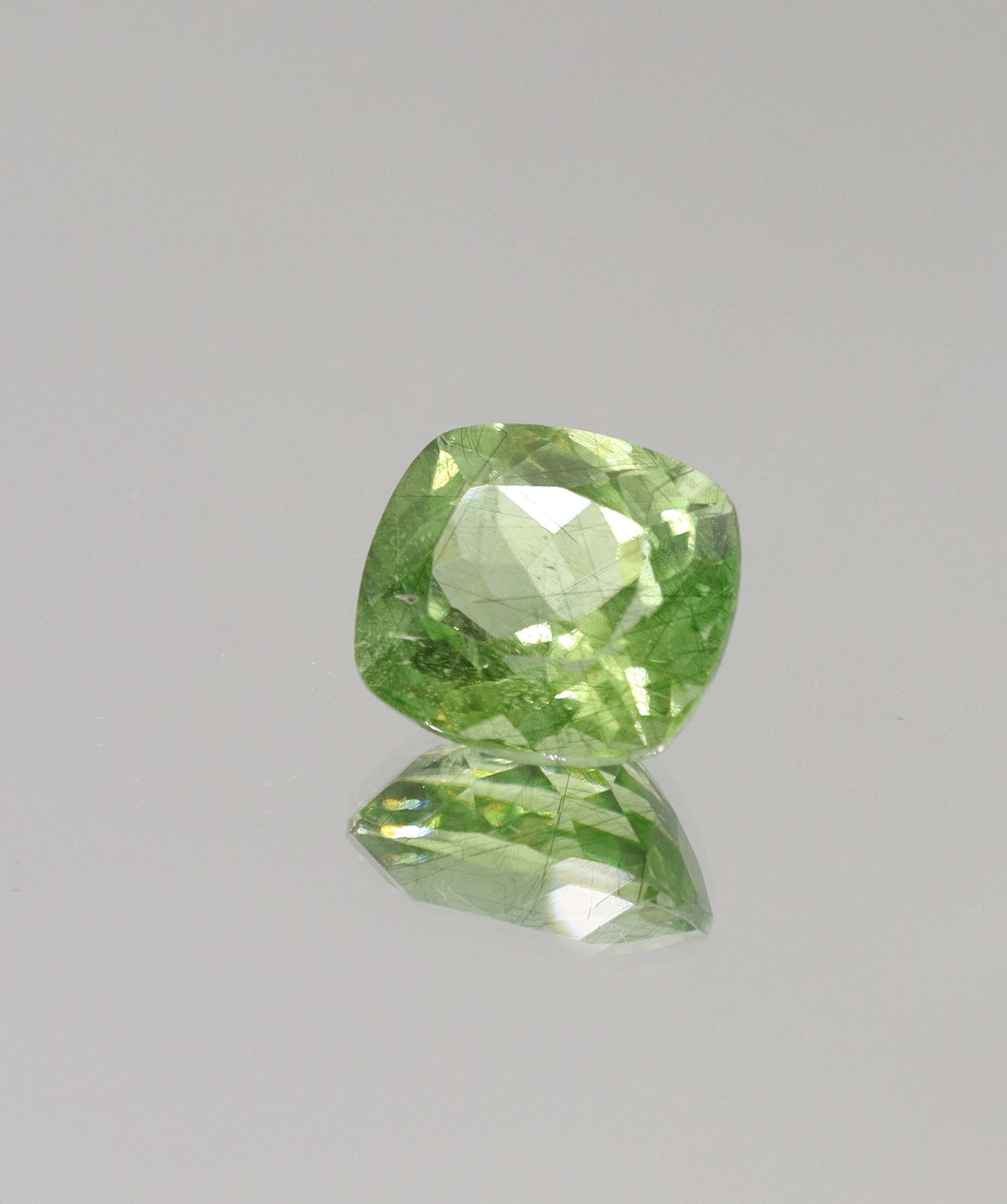 9.5ct Peridot Heart DXBCD2171