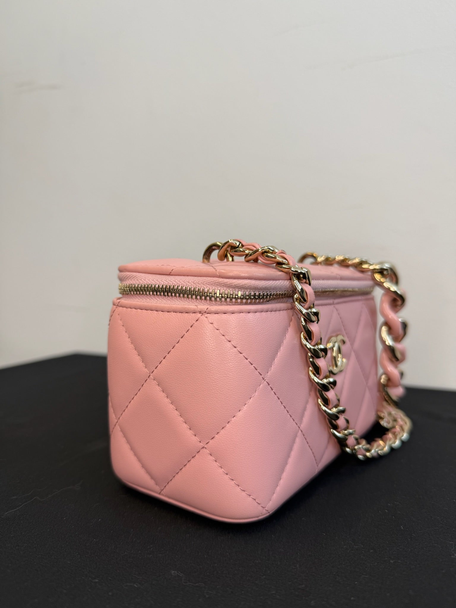 Chanel Vanity With Chain - Pink