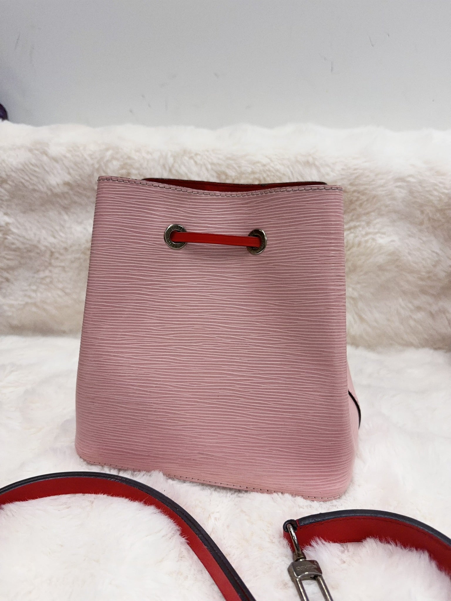 Louis Vuitton Epi Leather Bucket Bag – Pink