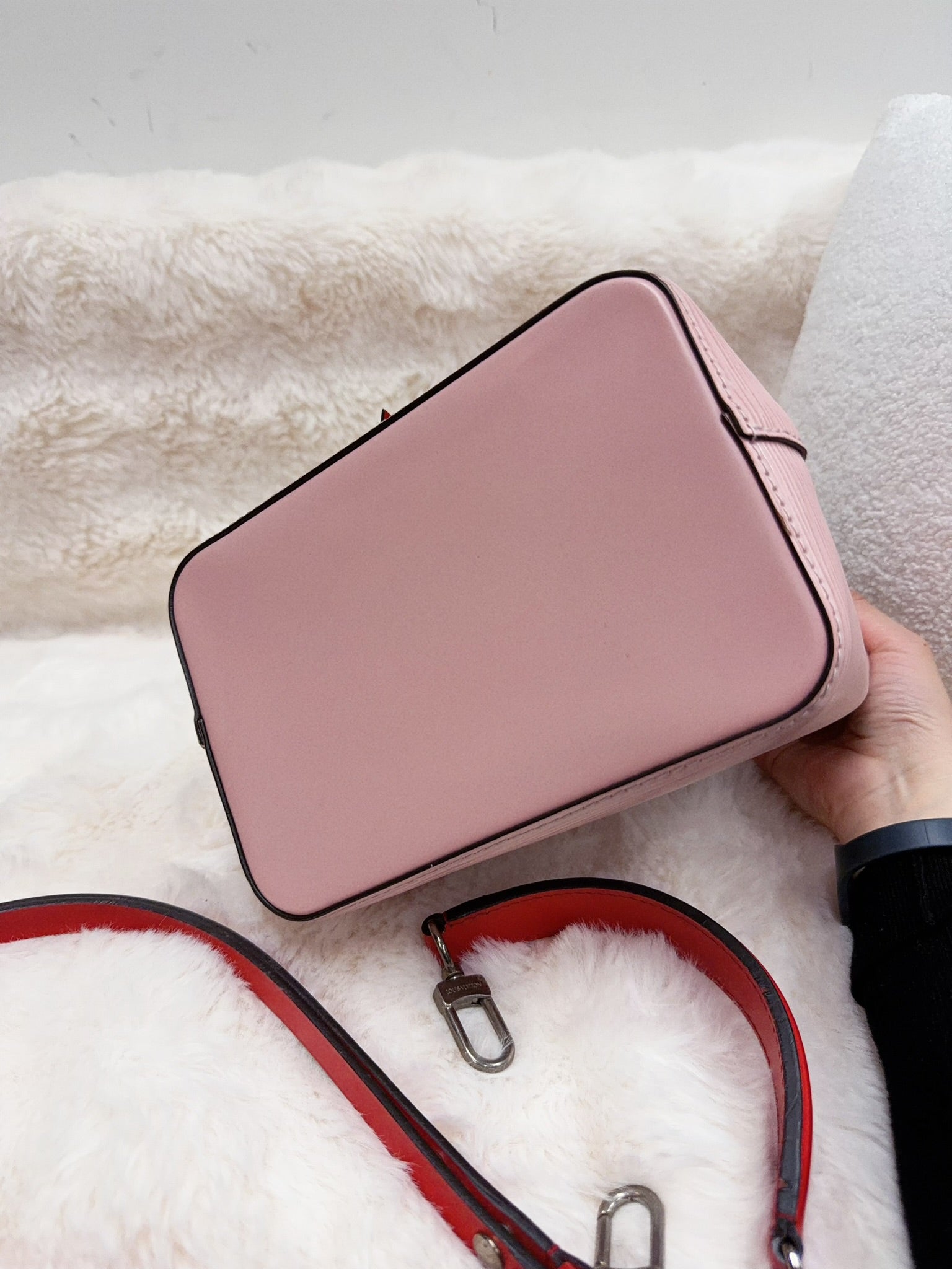 Louis Vuitton Epi Leather Bucket Bag – Pink