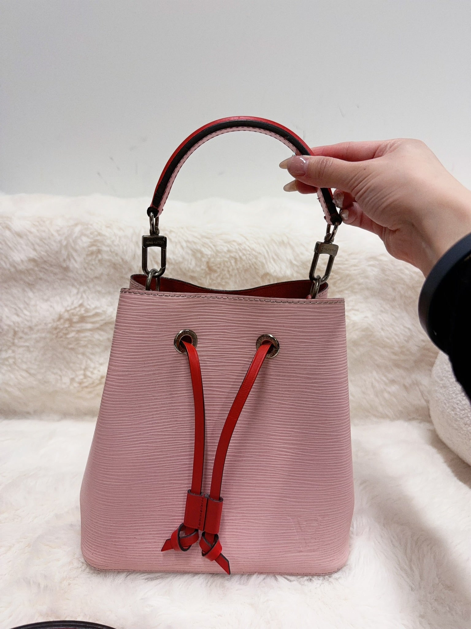 Louis Vuitton Epi Leather Bucket Bag – Pink