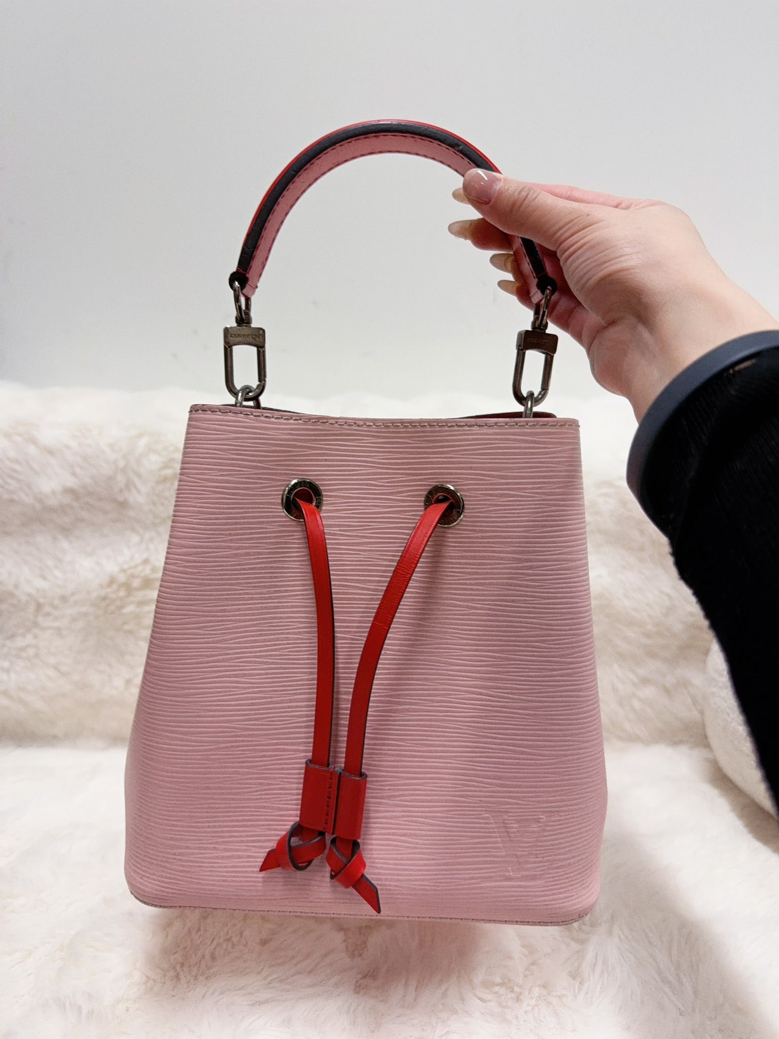 Louis Vuitton Epi Leather Bucket Bag – Pink