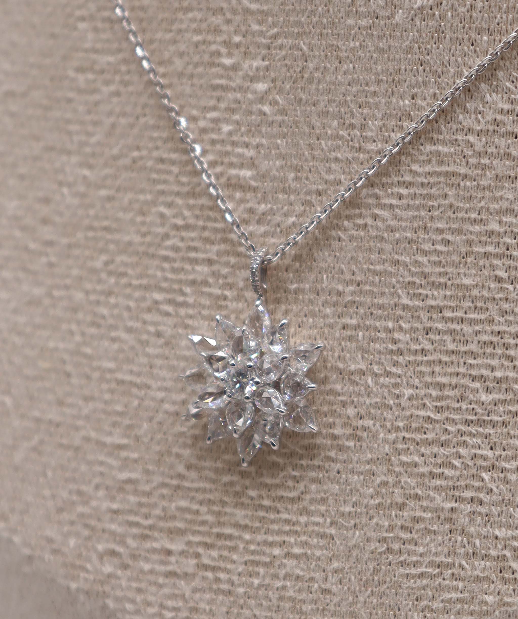 High Craftsmanship Rose Cut Diamond Flower Pendant Necklace White gold C10298