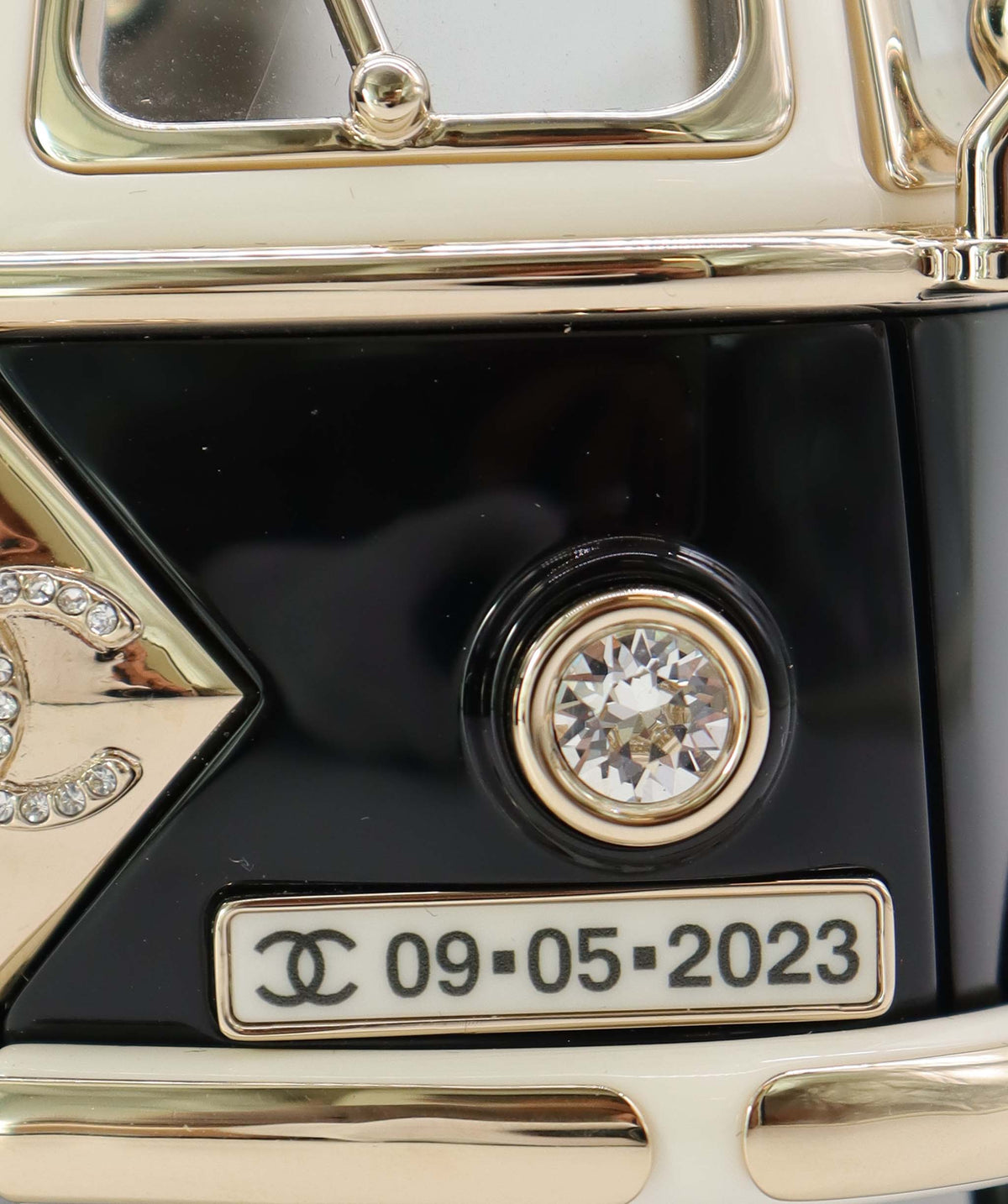 Chanel Van AGC3859