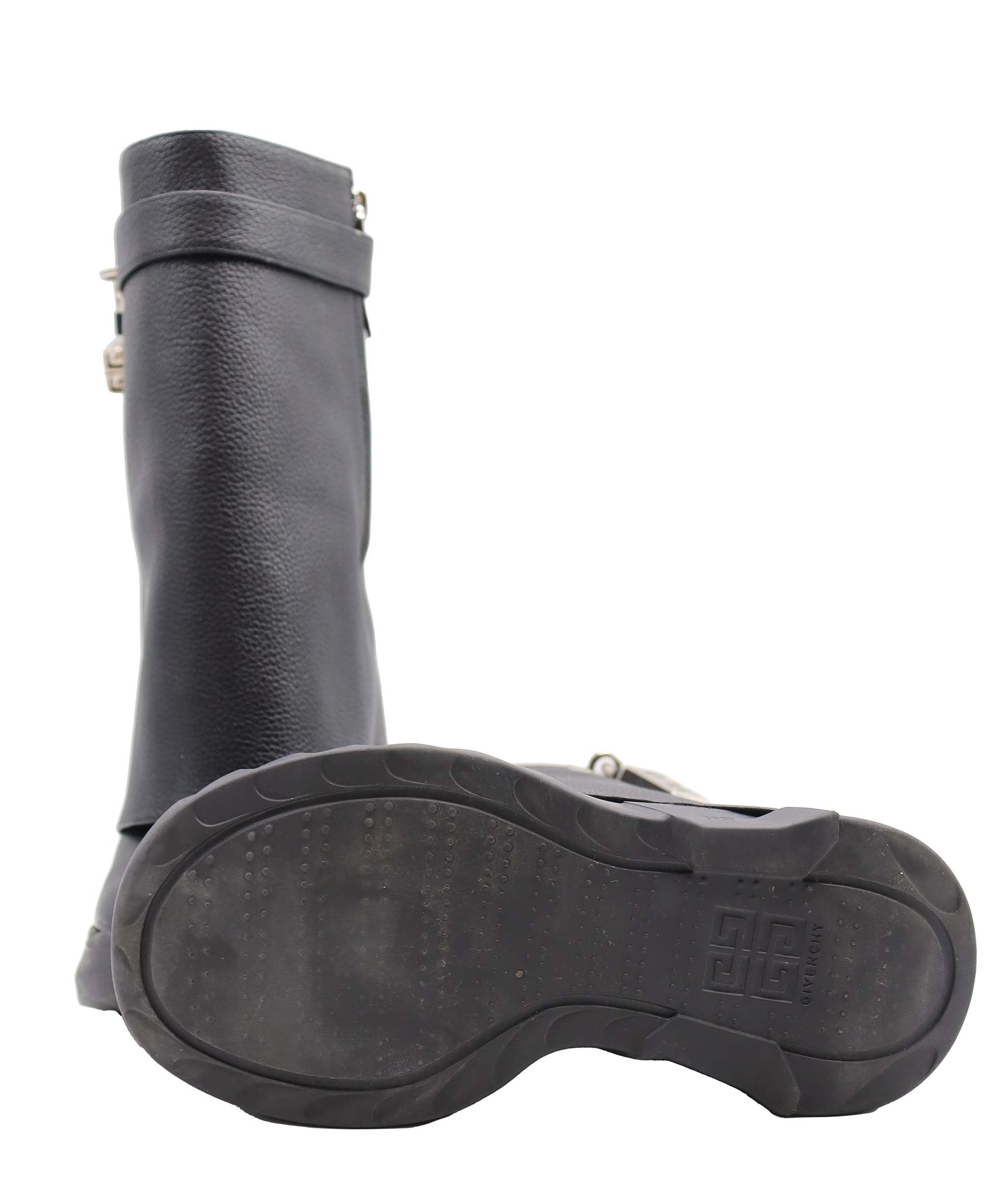 Givenchy Grained Leather Shark Ankle Boots ASC6862