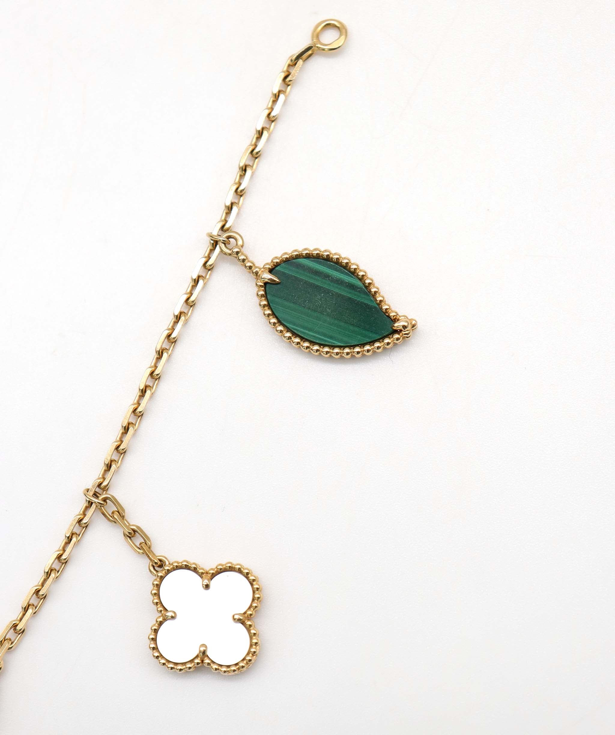 Van cleef and Arpels lucky charms
bracelet with pouch AGC3564