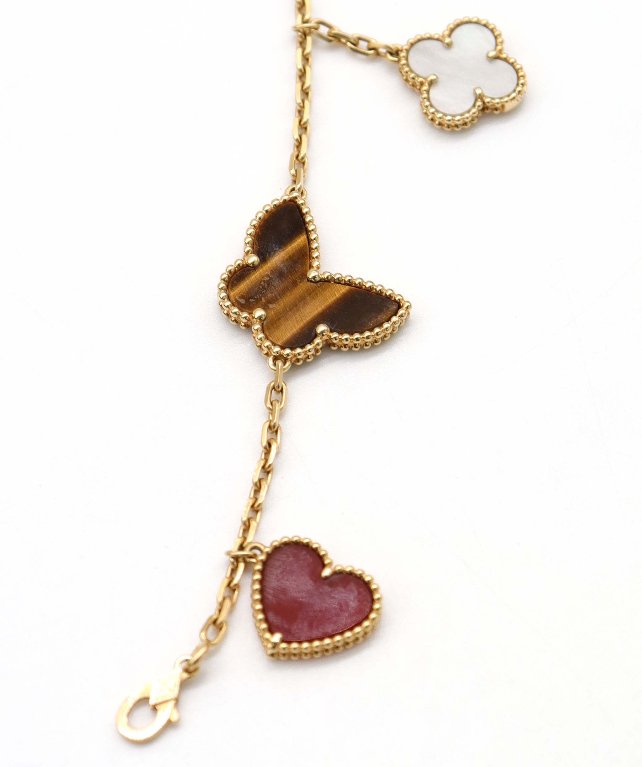 Van cleef and Arpels lucky charms
bracelet with pouch AGC3564