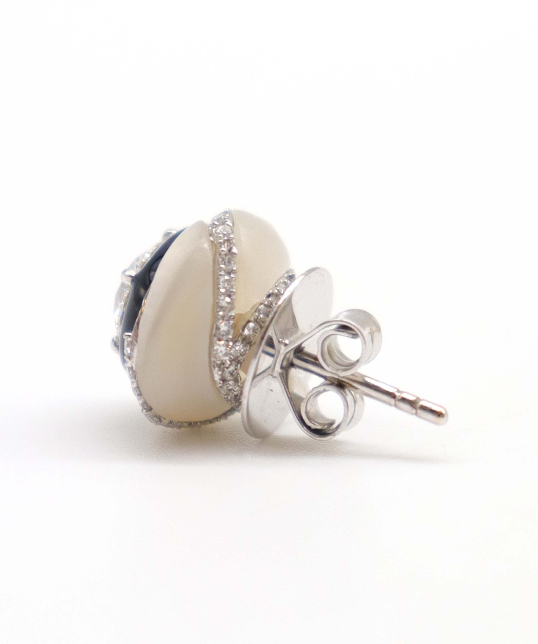 EARRING GOLD WT 4.18 DIA WT 1.89 GEM WT 6.35