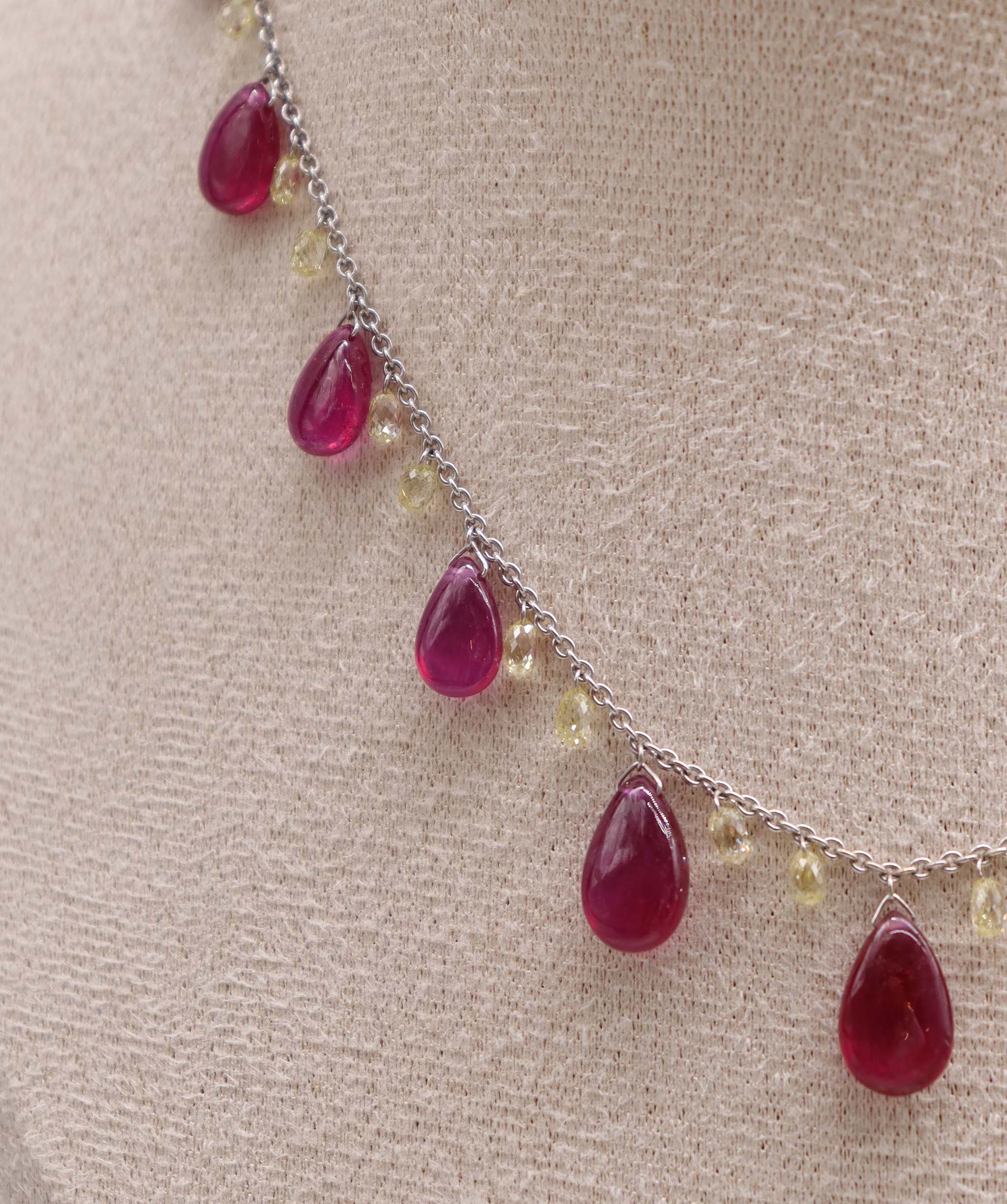 PENDENT GOLD WT 5.29 DIA WT 5.14 GEM WT 36.44