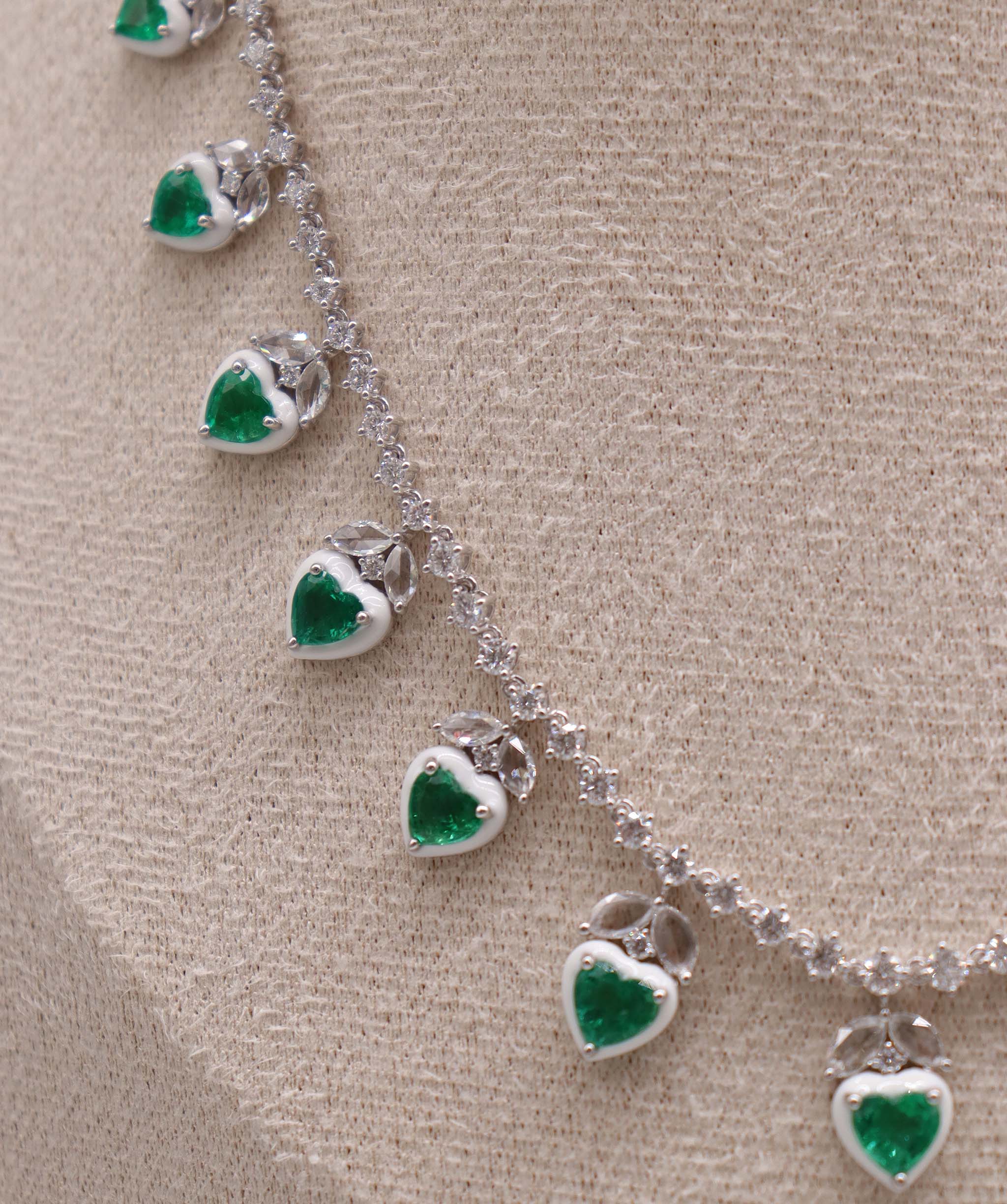 PENDENT GOLD WT 16.97 DIA WT 4.23 GEM WT 5.14