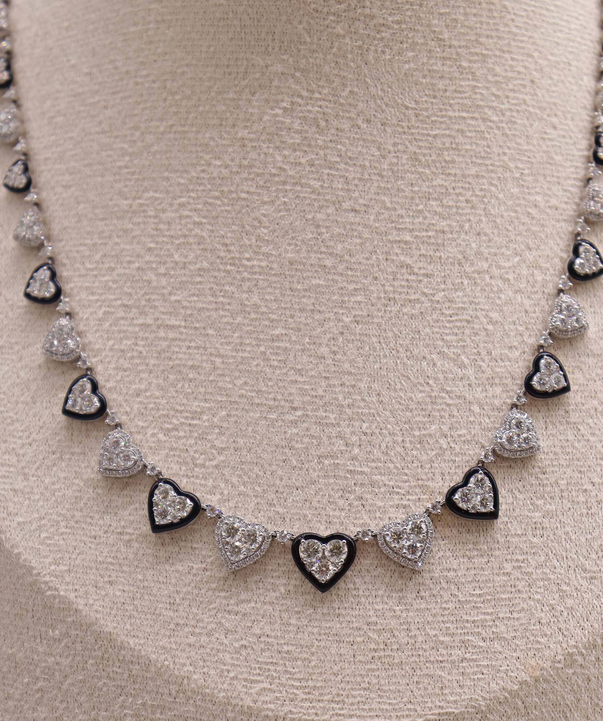 PENDENT GOLD WT 16.43 DIA WT 4.97