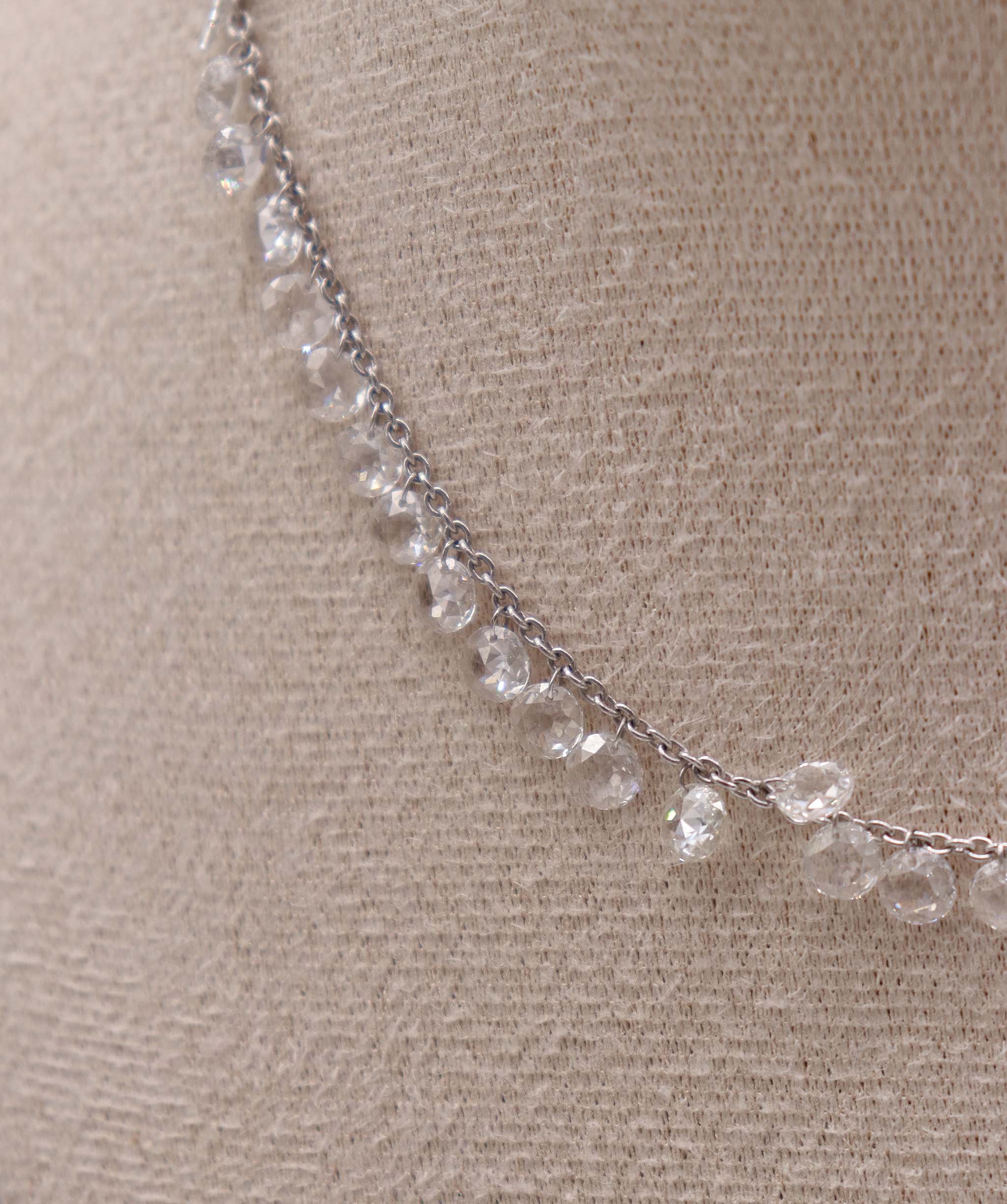 PENDENT GOLD WT 4.25 DIA WT 8.34