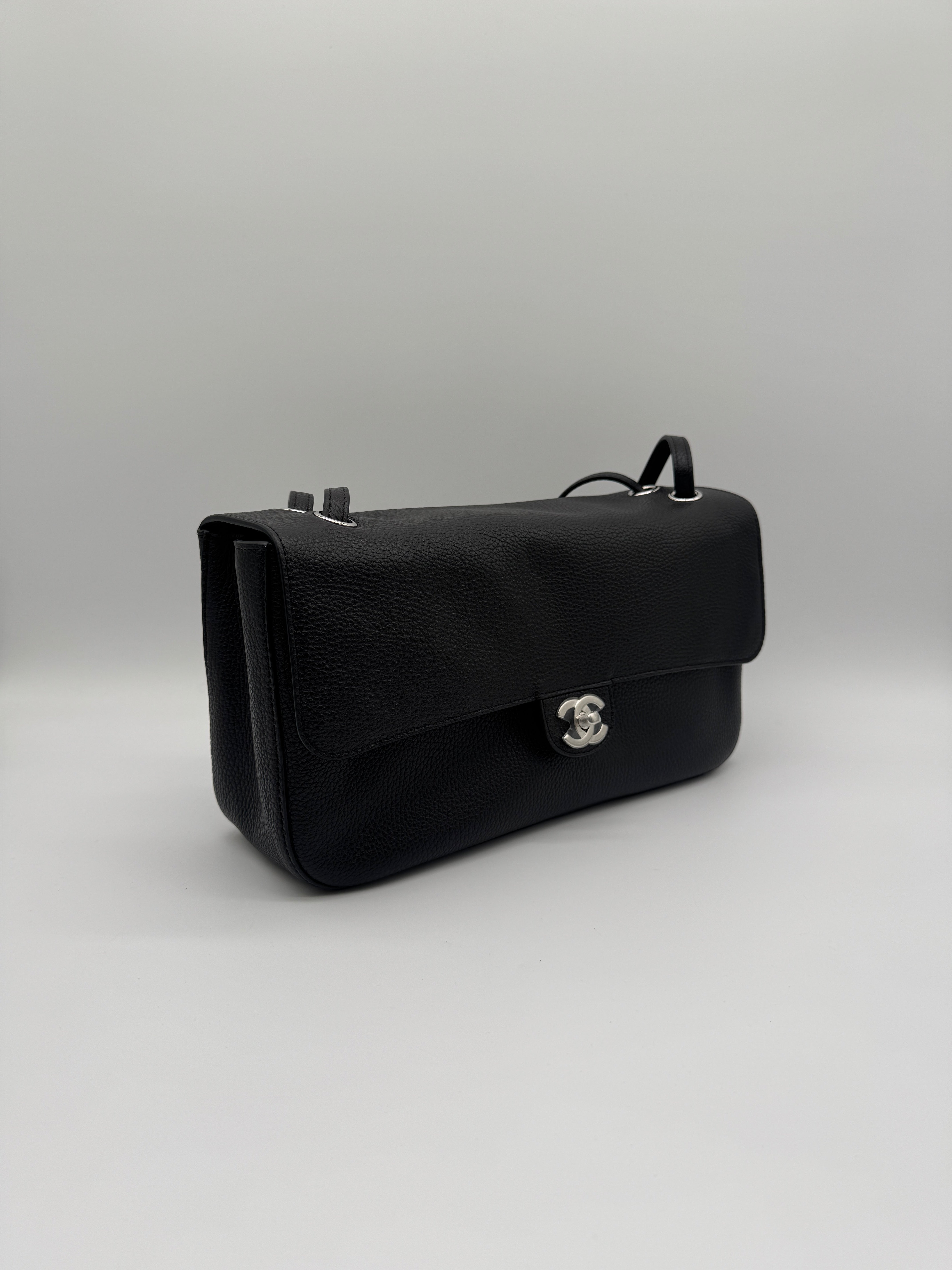 Chanel Maxi Black 32cm Silver-tone Hardweae