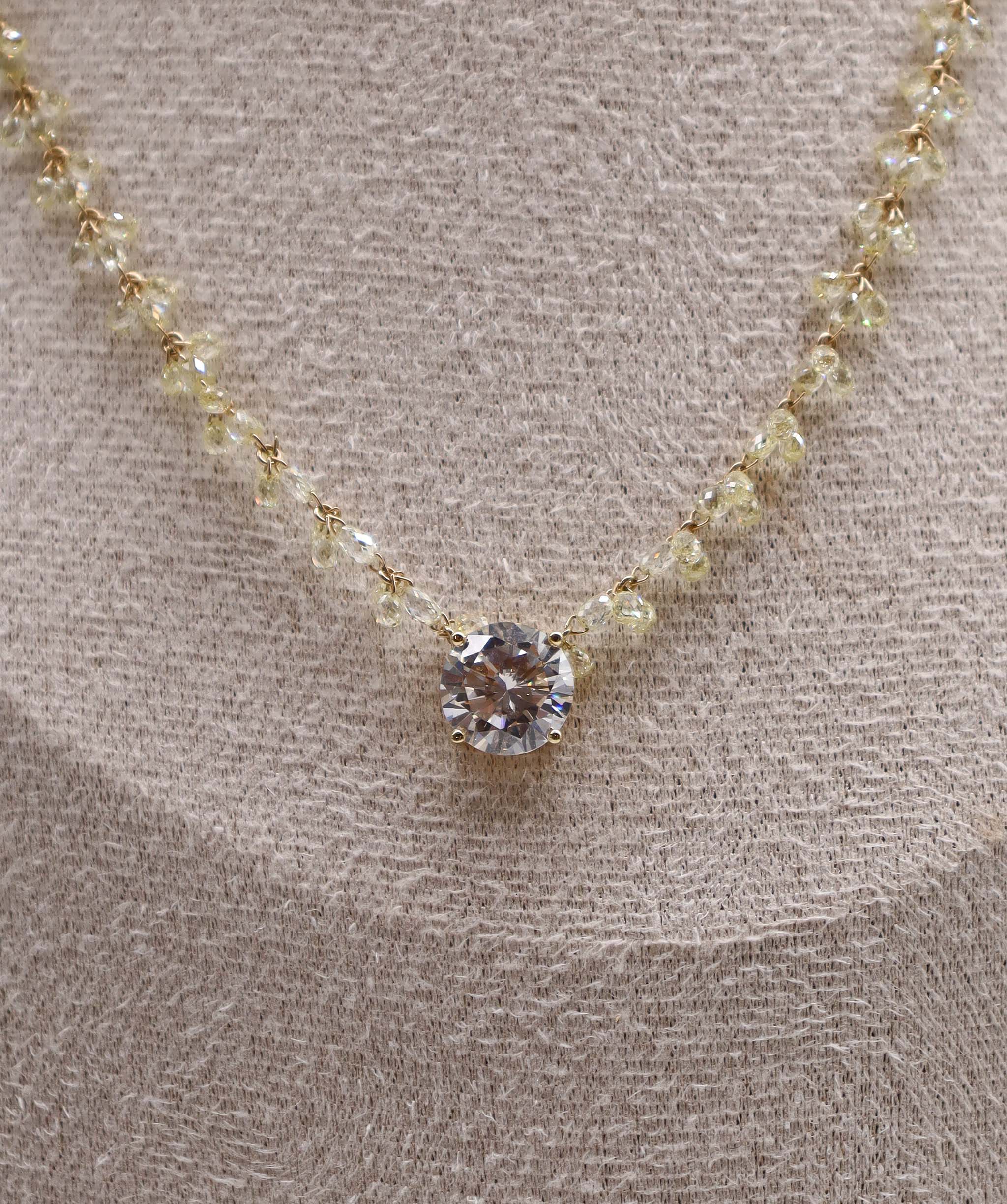 NECKLACE GOLD WT 2.746 DIA WT 22.740 GEM WT 7.294 JR-NK84-A