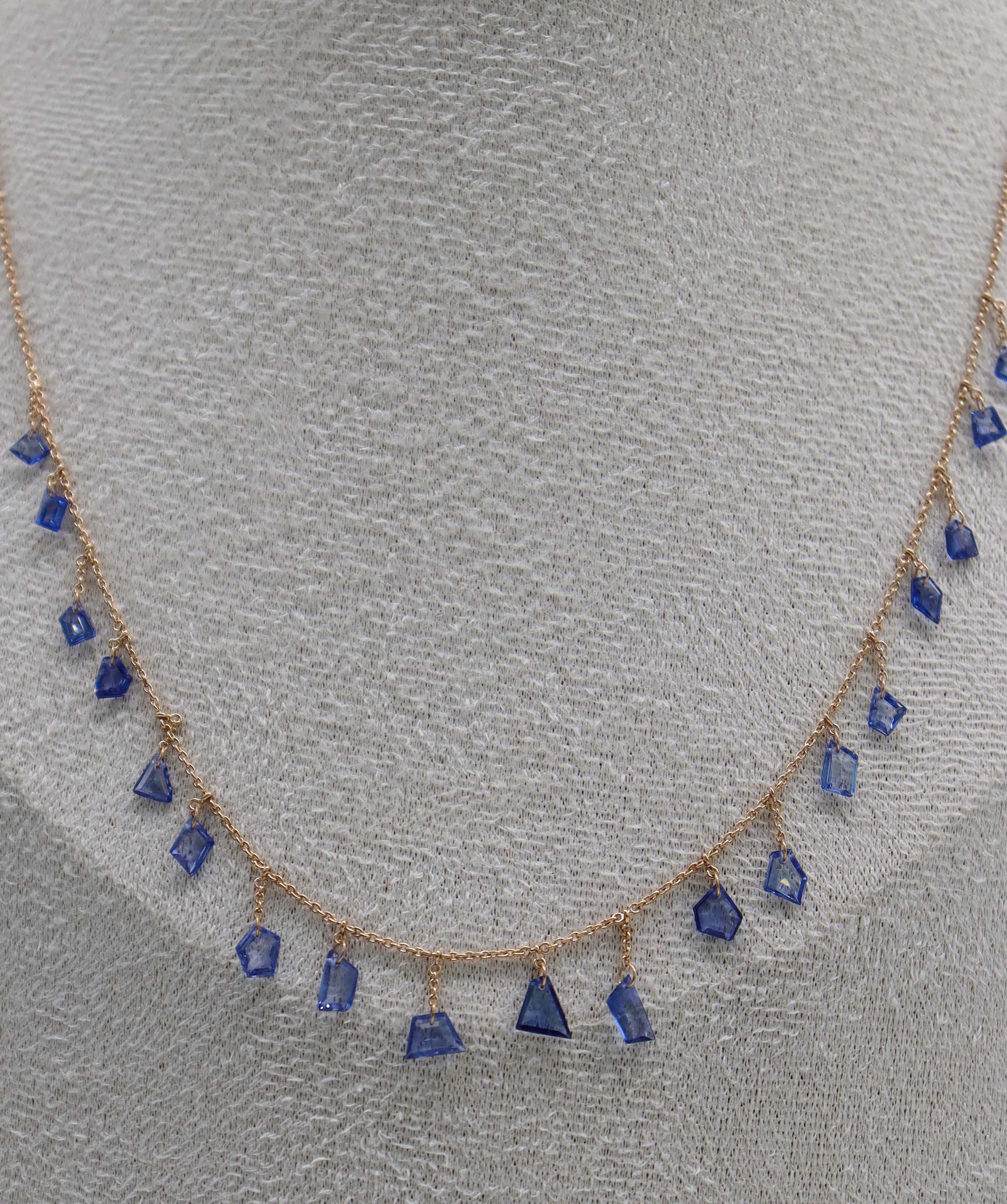 By Sabrina the superhero necklace TW-4.66ct Gold-2.90g 18" Blue sapphire C12974