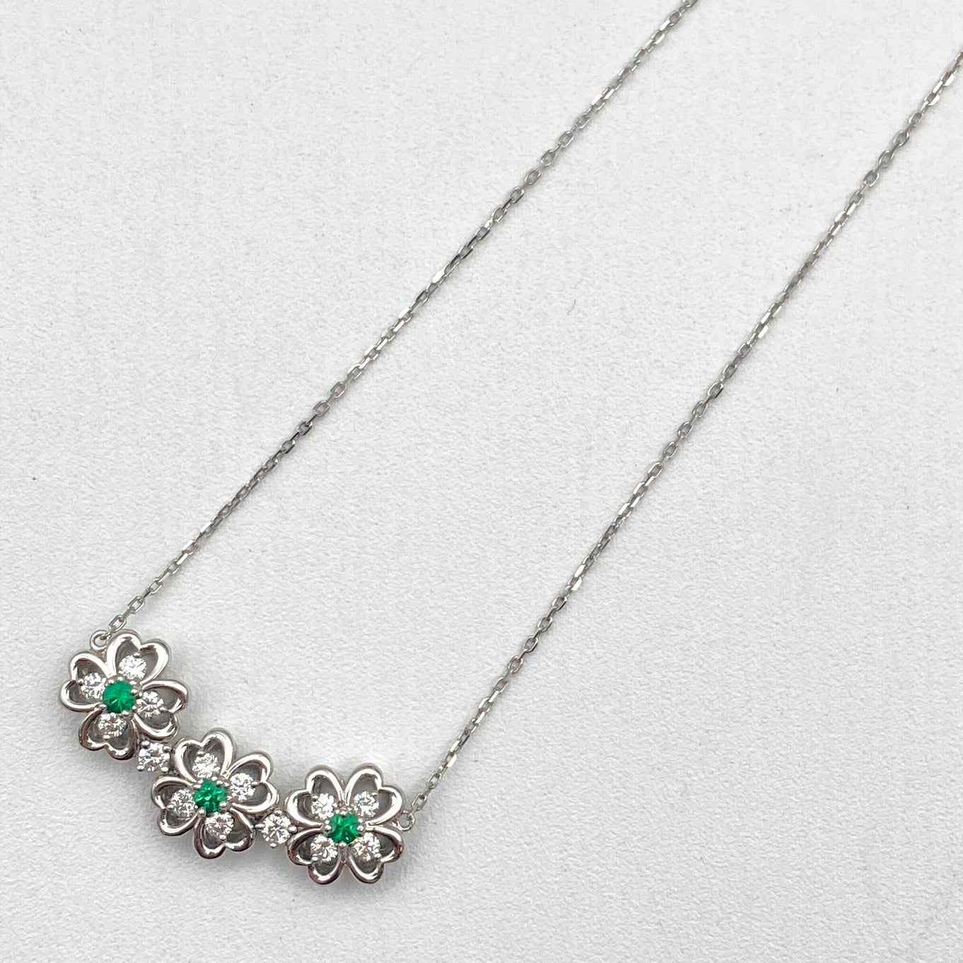 50468 Pt950/Pt850 Emerald Necklace E0.13 D0.48 7.3g