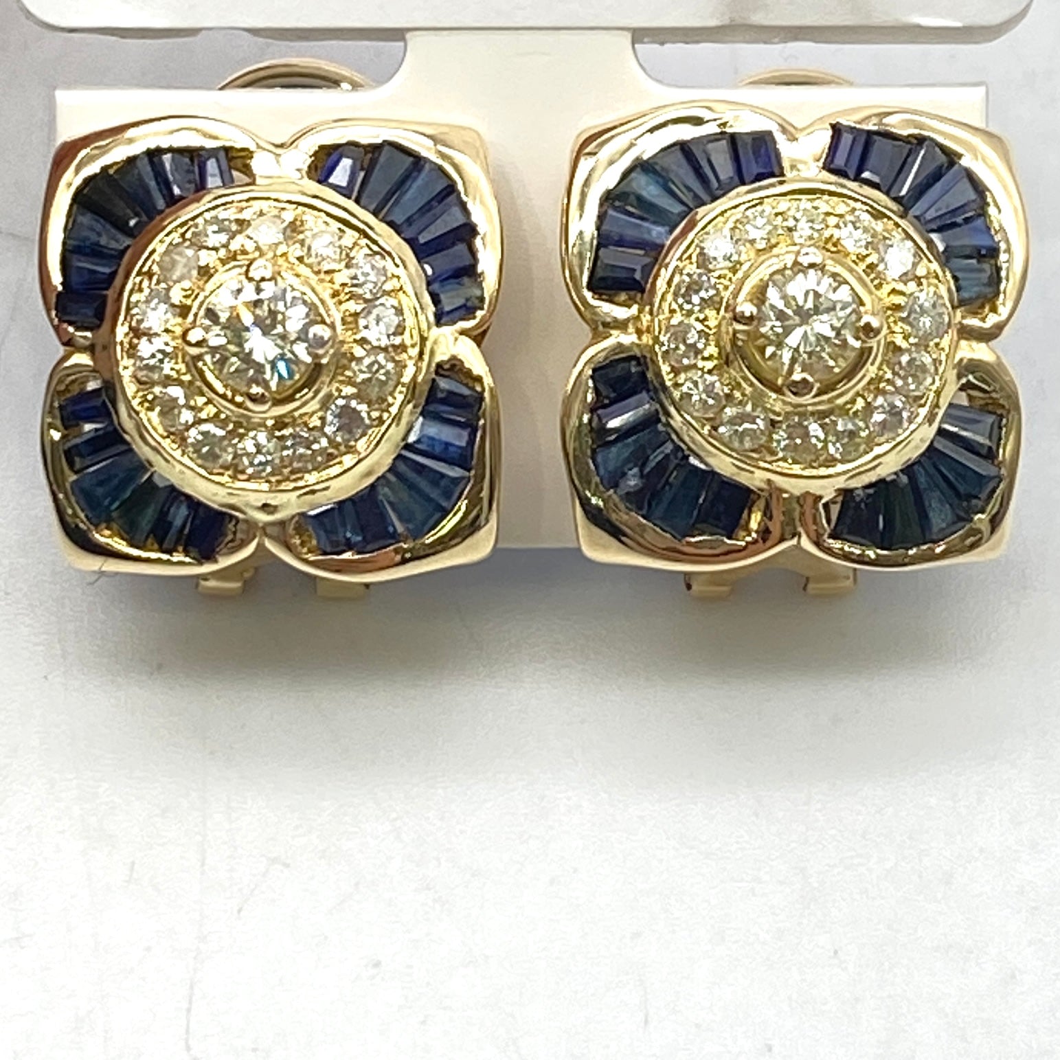 25-51063-0 K18 Sapphire Earrings SA 0.5 SA 0.5 11.0g