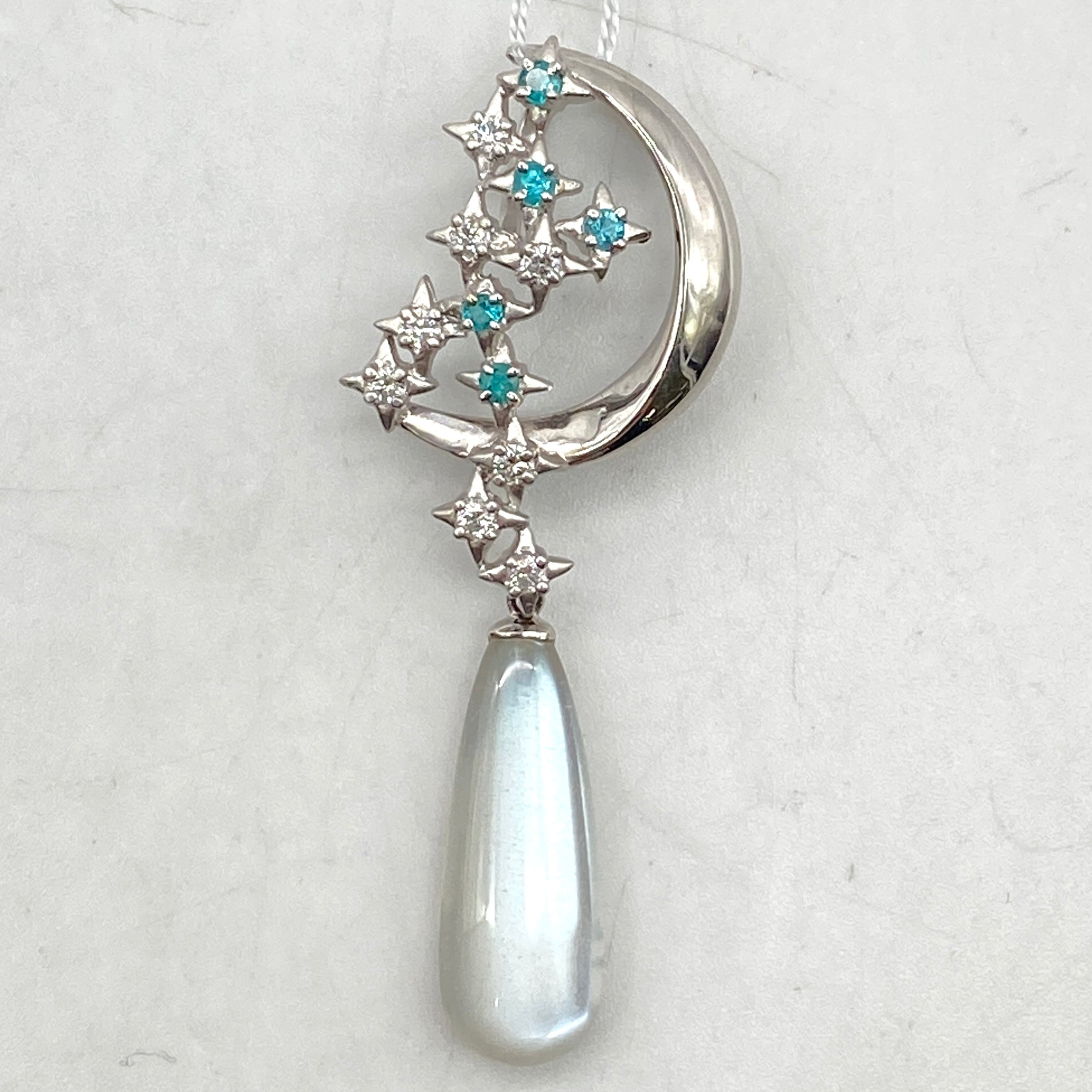 25-28662-1 K18WG Peristerite Moonstone Pen Top 5.56 PRT 0.15 DA 0.1 7 Peristerite Moonstone 5.8g Center Index/NGL Standard