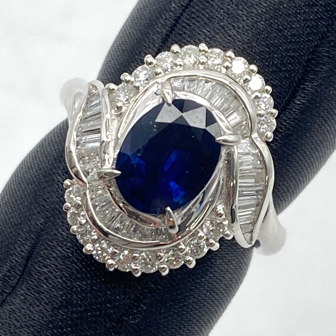 25-33208-0 PT900 Sapphire Ring SA 1.56 DA 0.70 9.9g