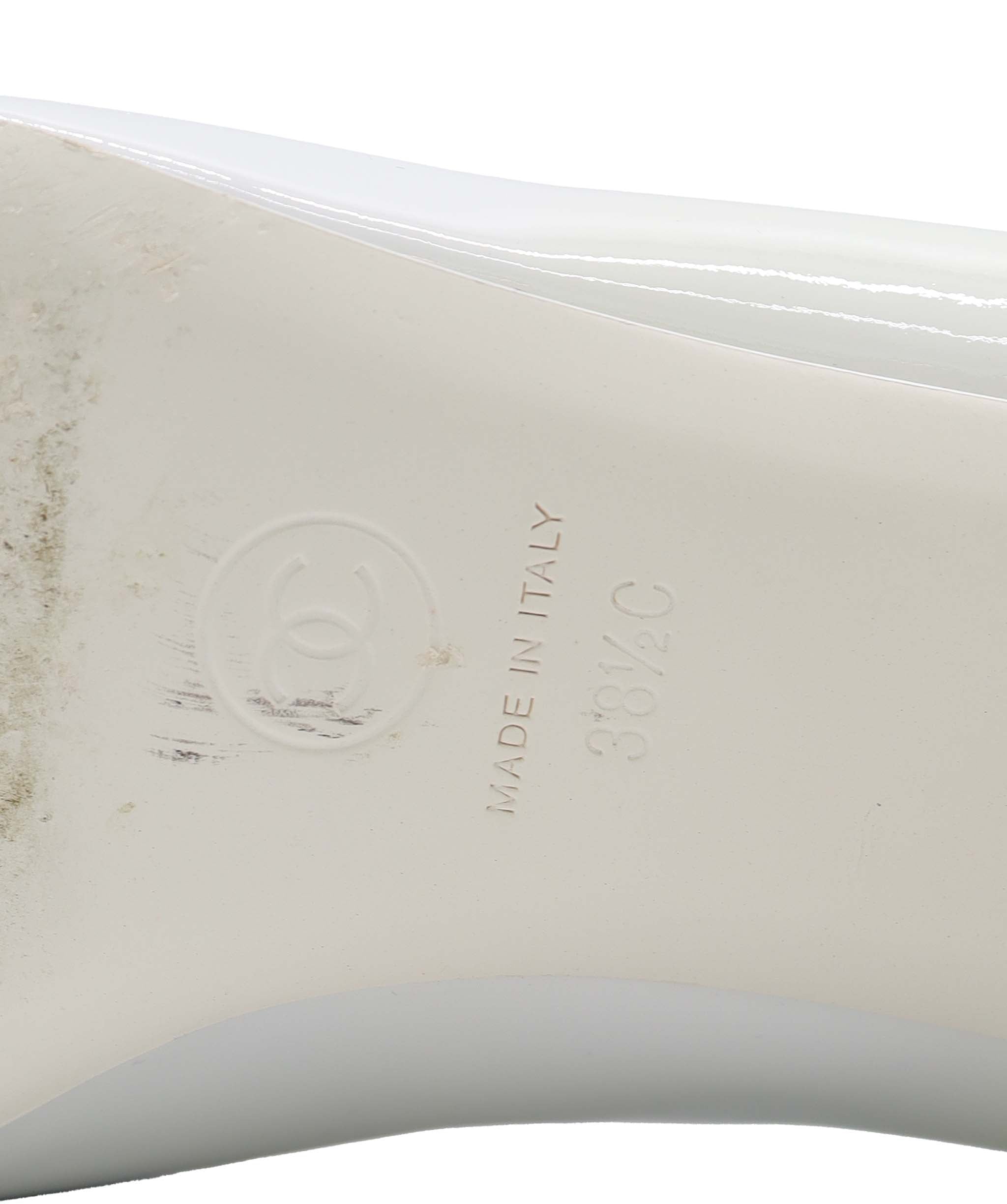 CHANEL MARY JANE PUMPS WHITE WITH BLACK BOW SIZE 38 1/2 ASC7302