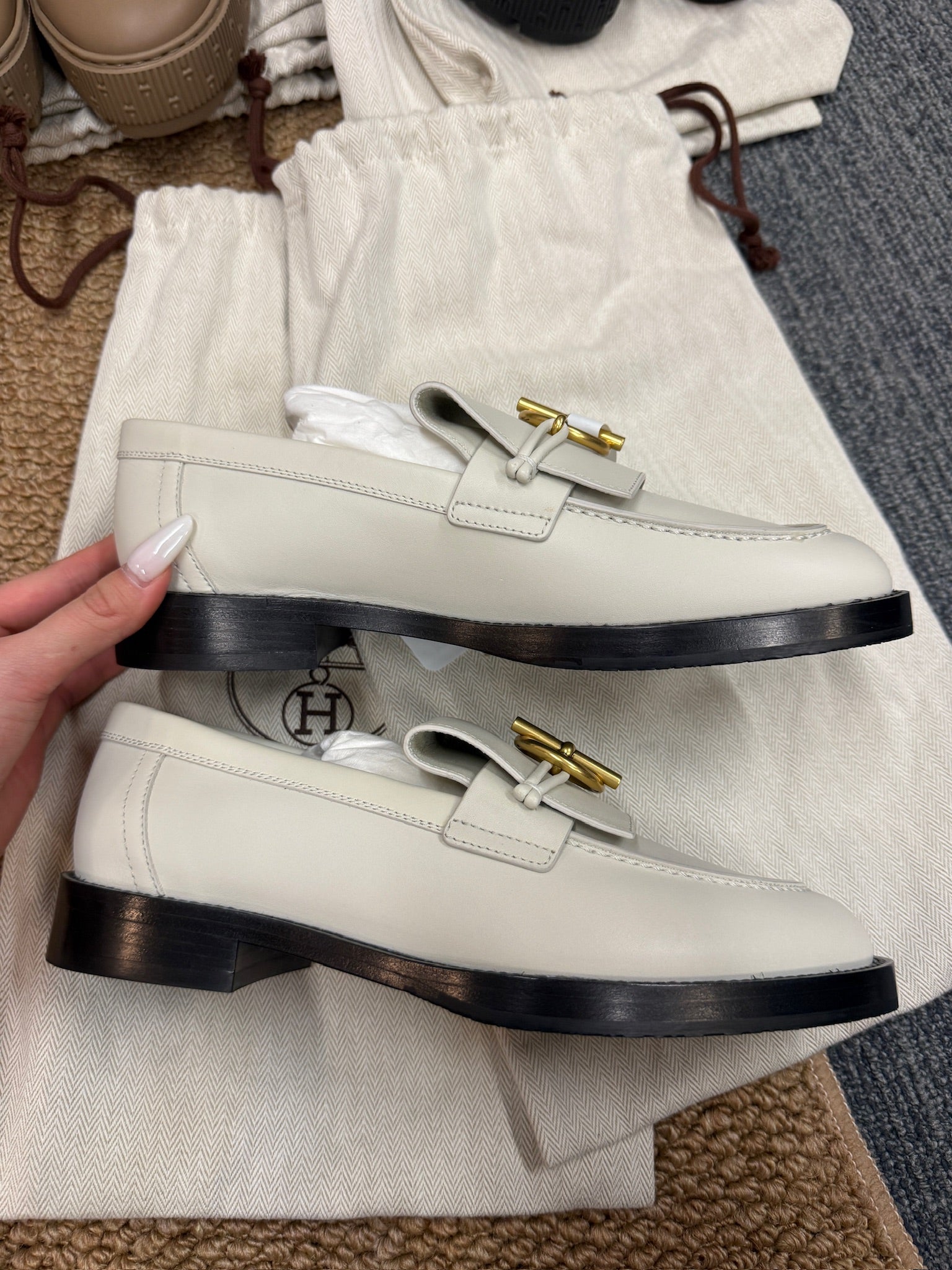 EU36.5 - Hermès White Leather Loafers – NEW