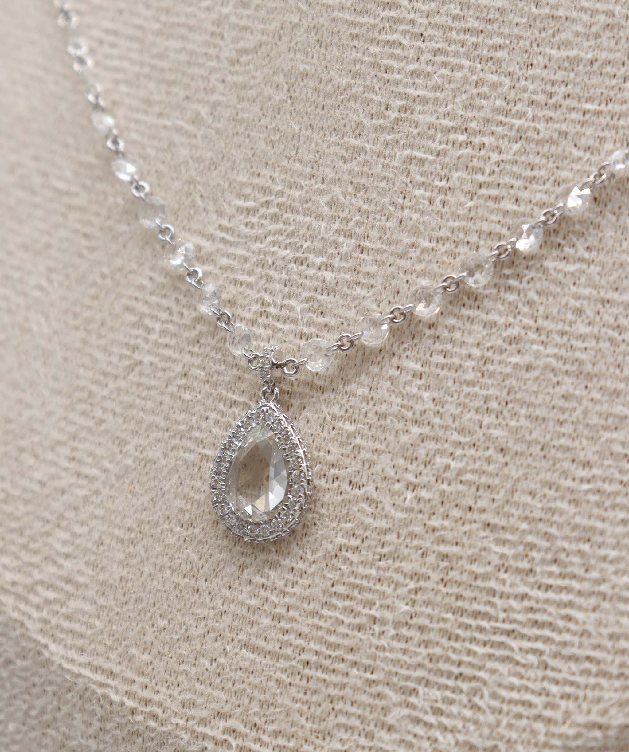 LUXURY PROMISE WHITE PEAR ROSECUT NECKLACE TW: 5.16CT GOLD:3.20G C12338