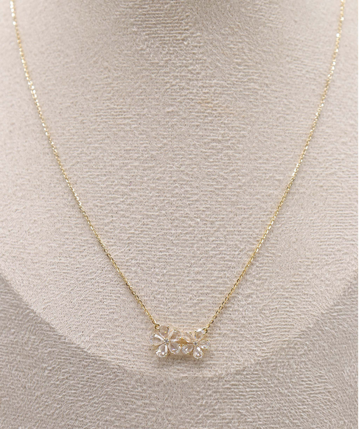 1.01ct EX WH PEAR RC WH SD C8845