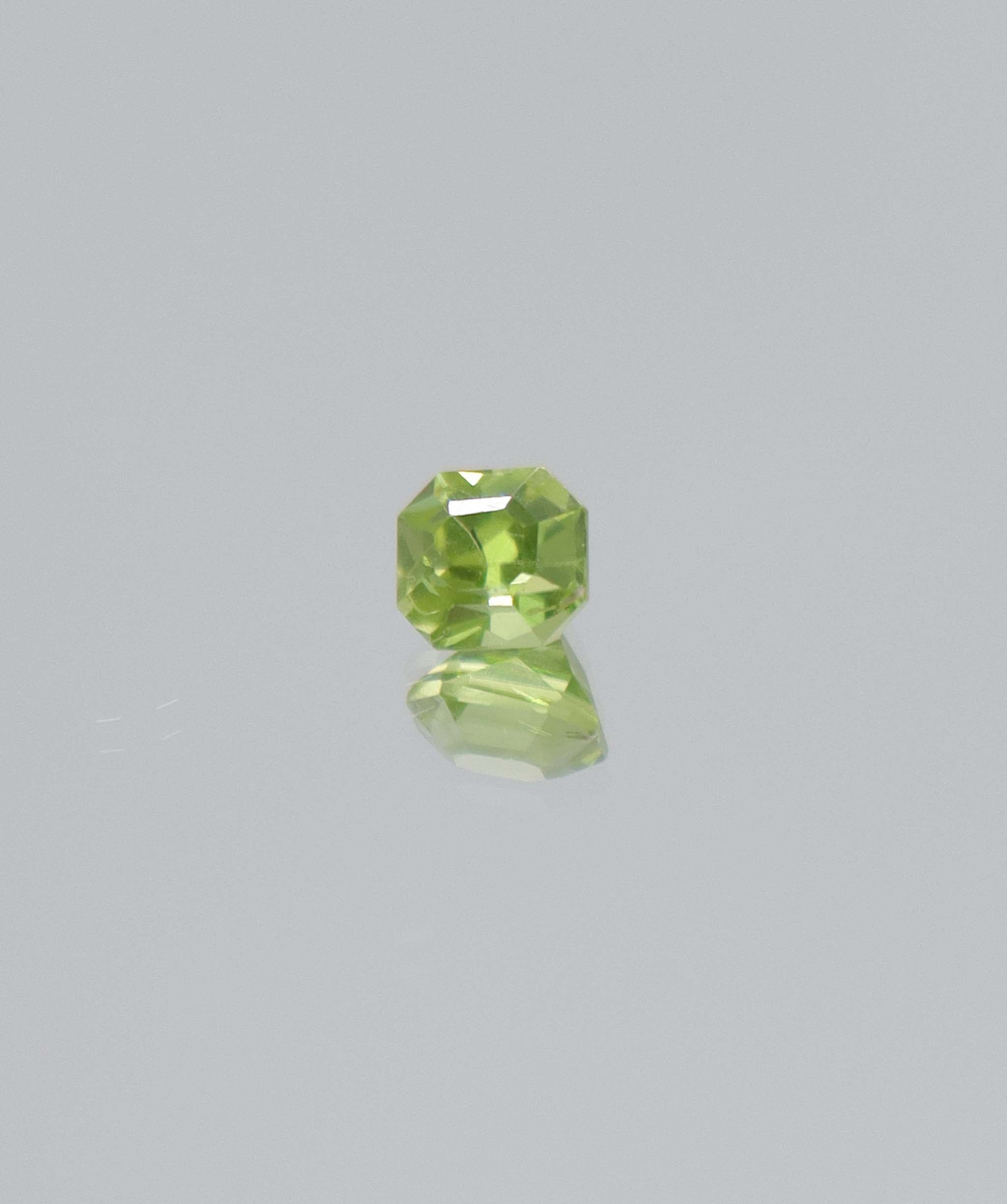 1.15ct Peridot Asscher cut DXBCD2105