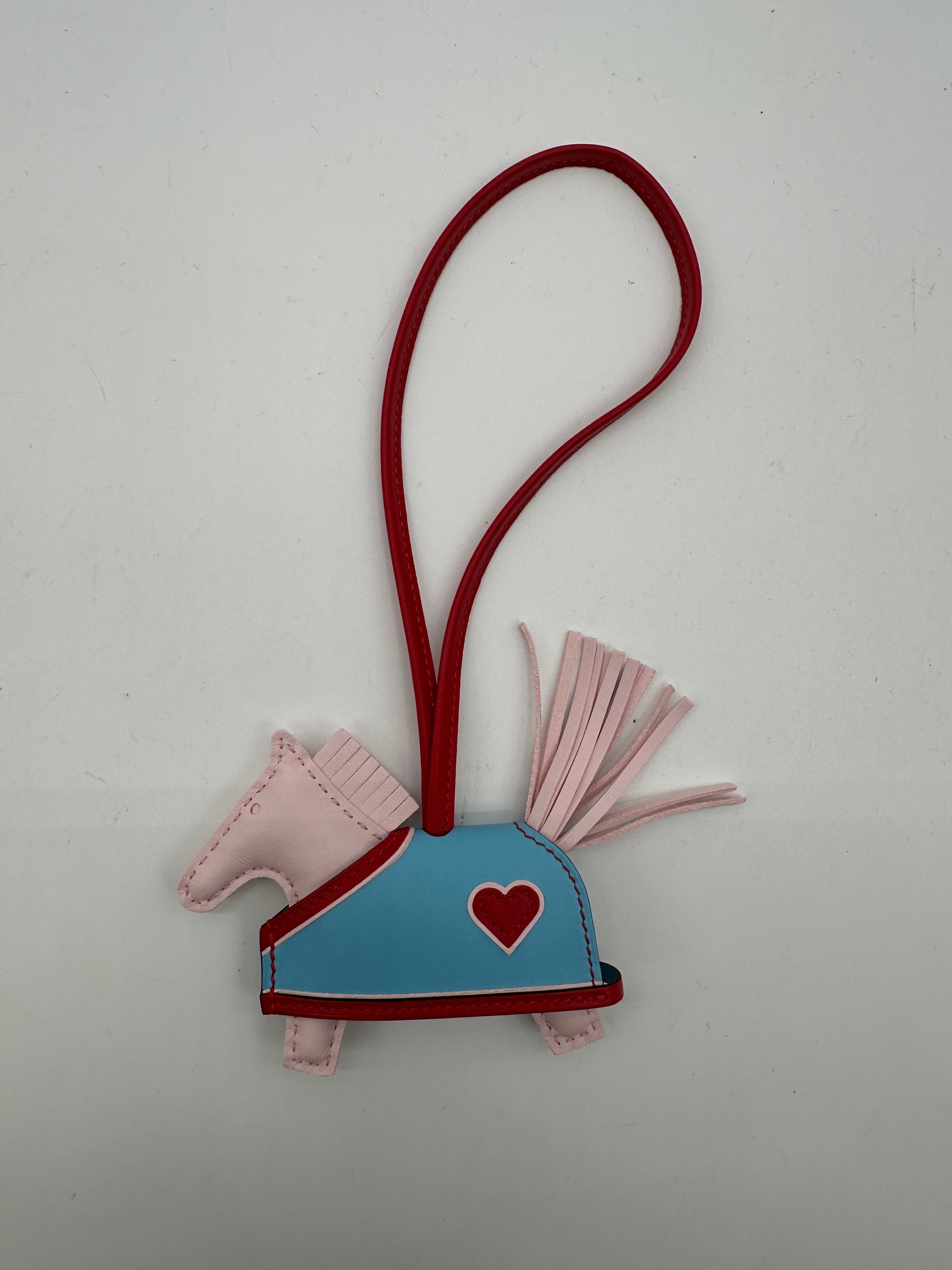 Hermès Rodeo Robeo Cœur Charm PM darling rose/ radiant red/ celestial/ darling rose