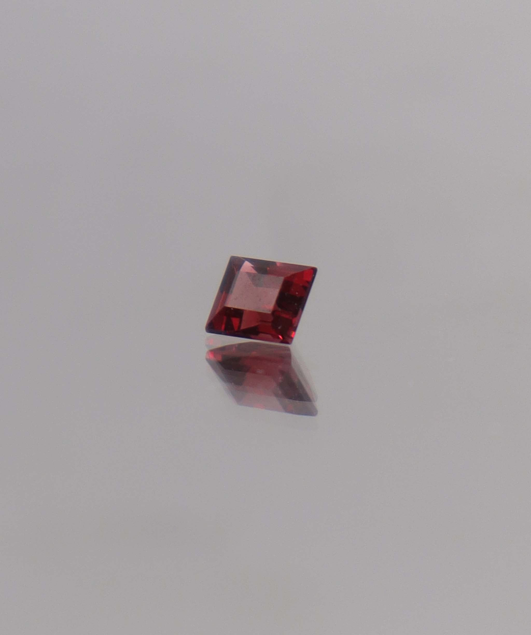 0.4ct Burmese red spinel princess cut DXBCS0968