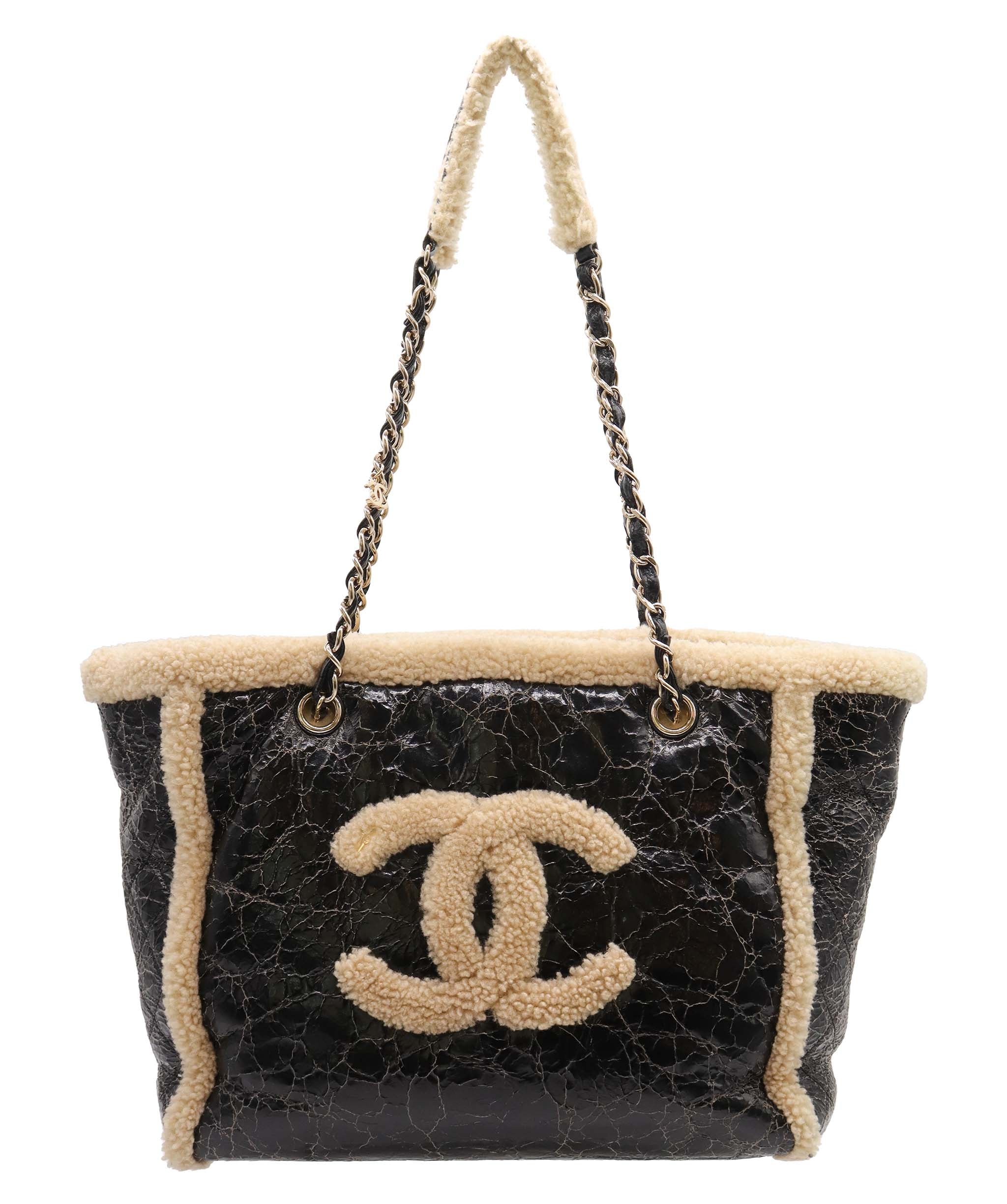 Chanel Shearling CC Mania Tote DXBK0469