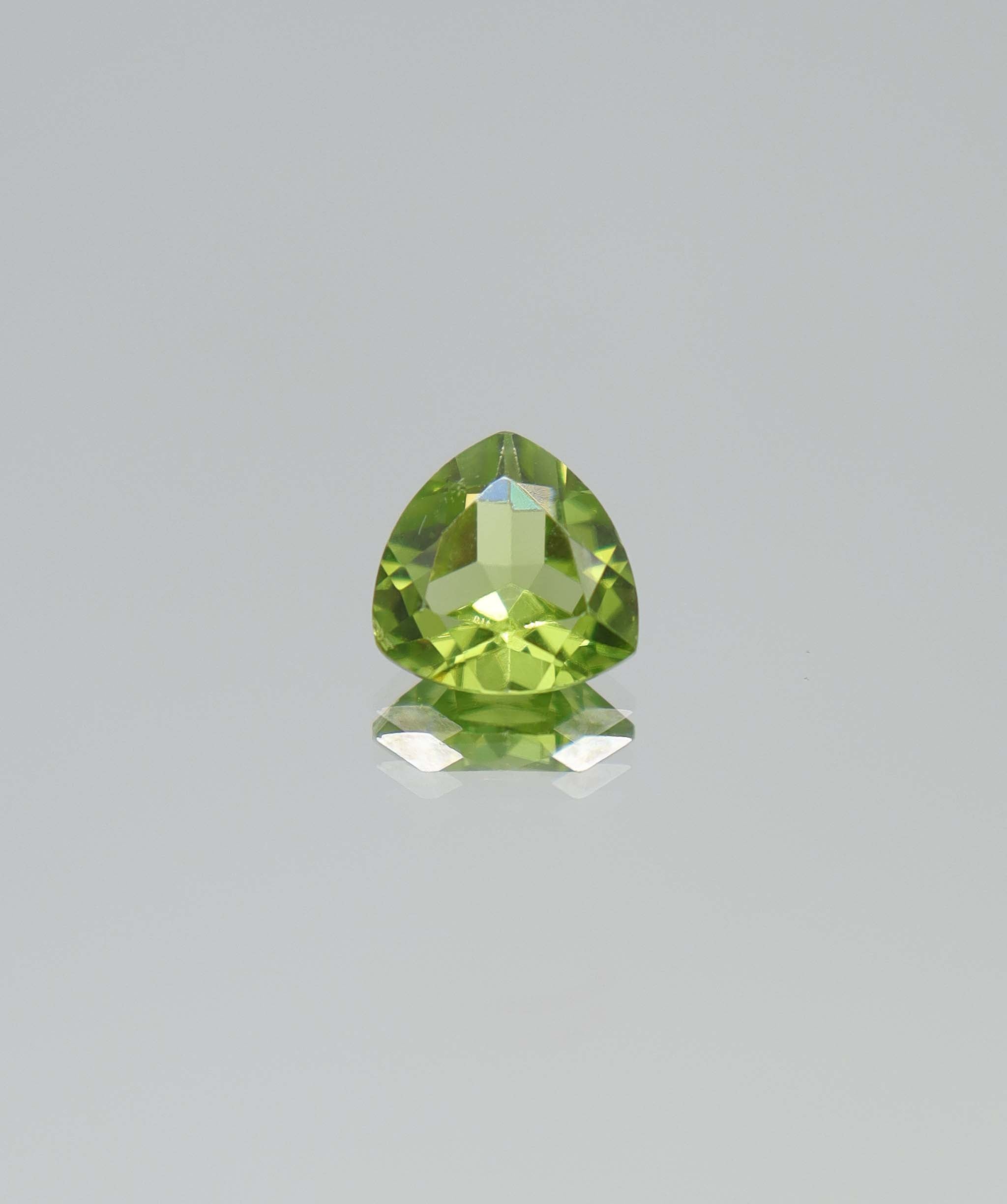 2.34ct Peridot Trillion DXBCS4013