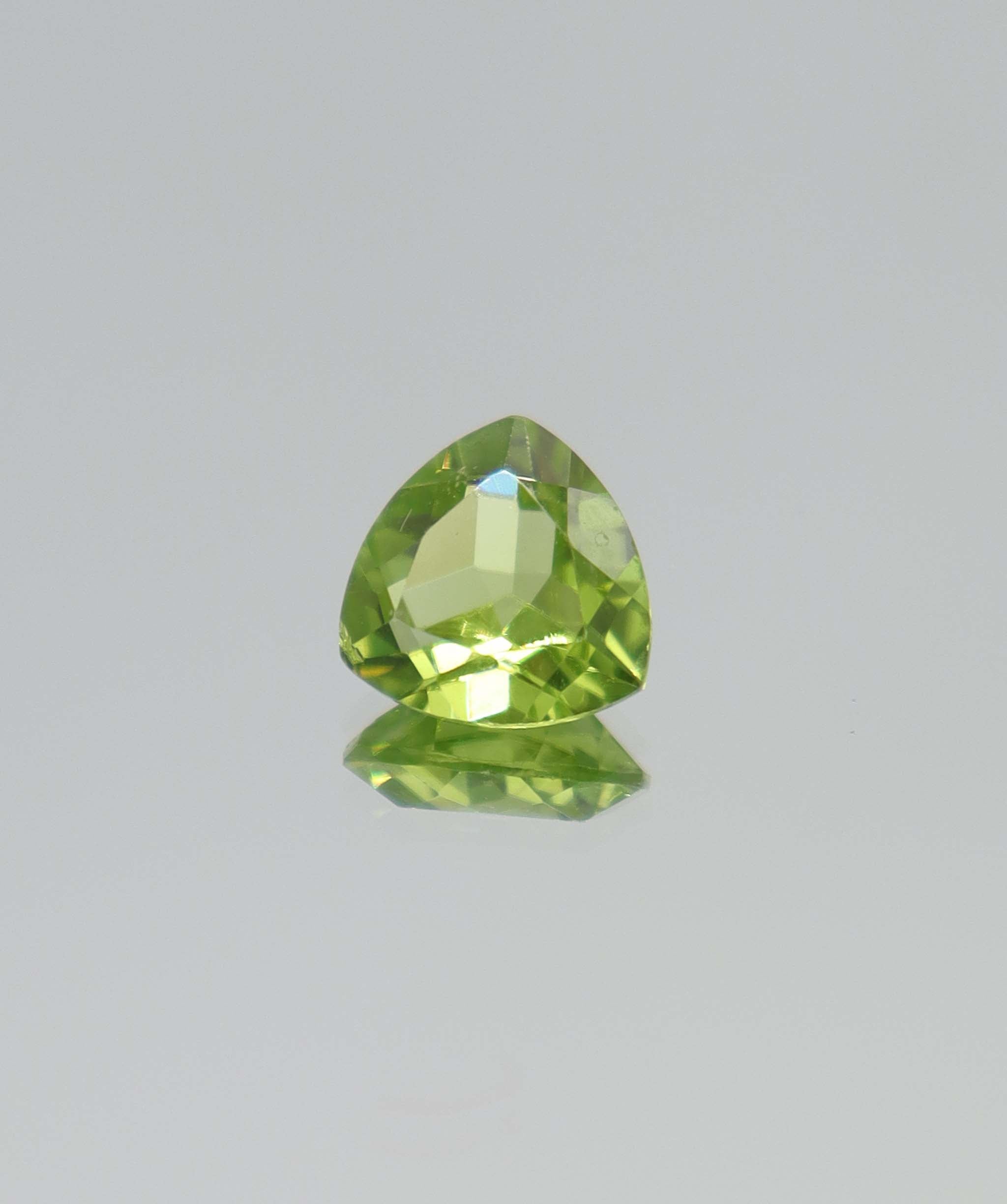 2.34ct Peridot Trillion DXBCS4013